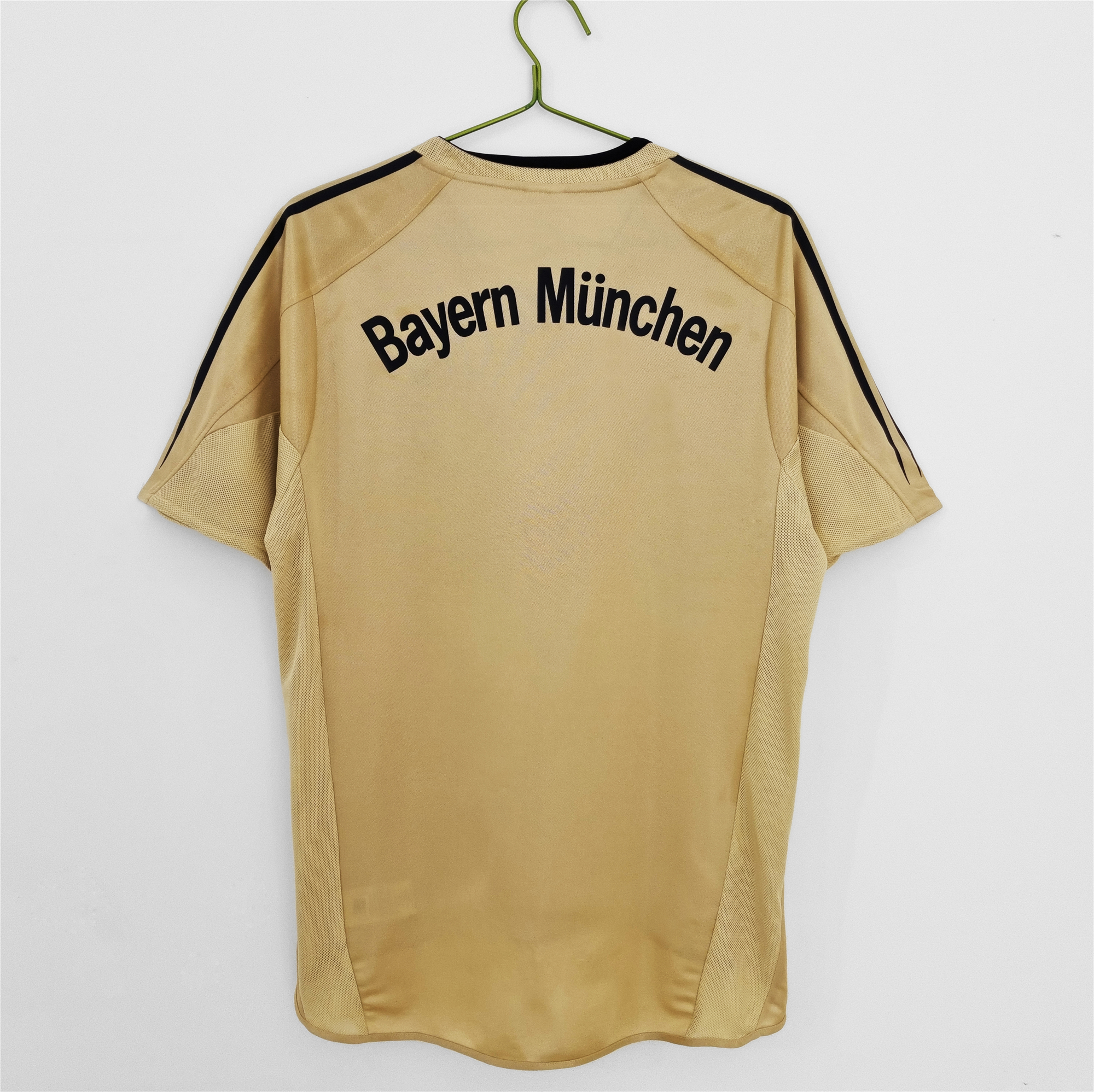 Bayern Munich Away Retro Jersey 2004/05