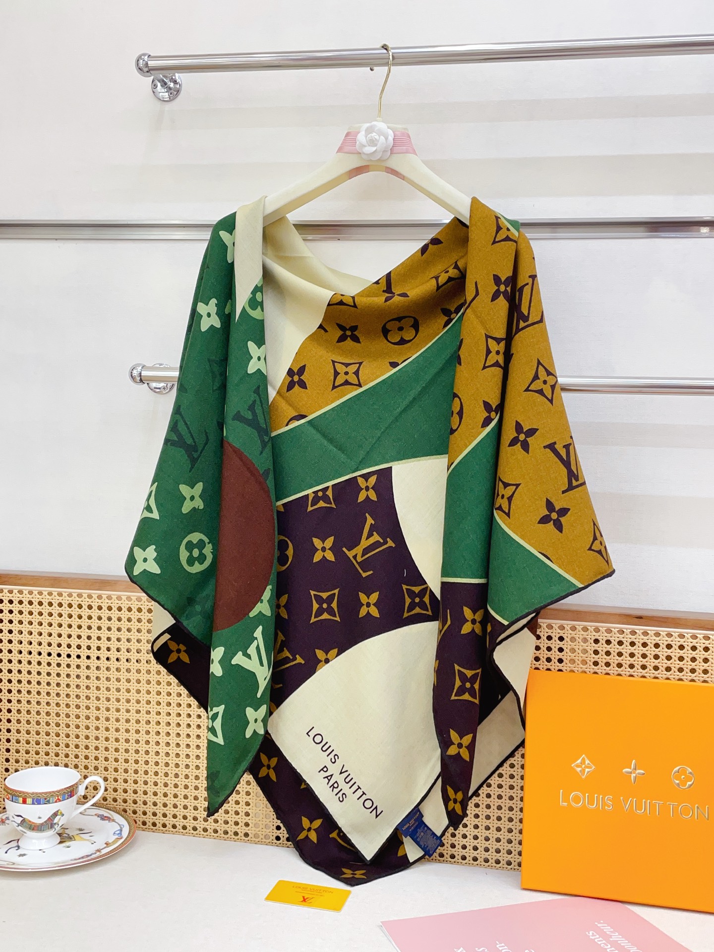 Louis Vuitton LV Sweet Escape Shawl 140cm