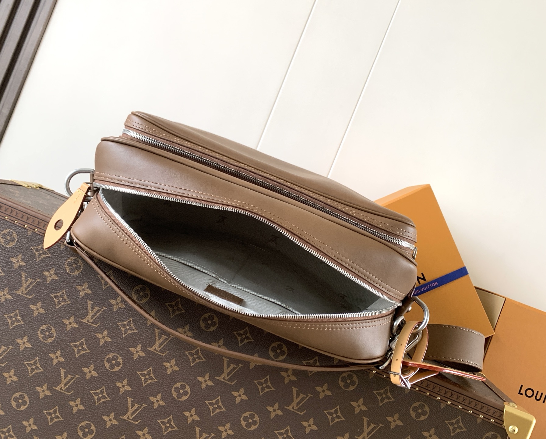 Louis Vuitton Nil XL handbag