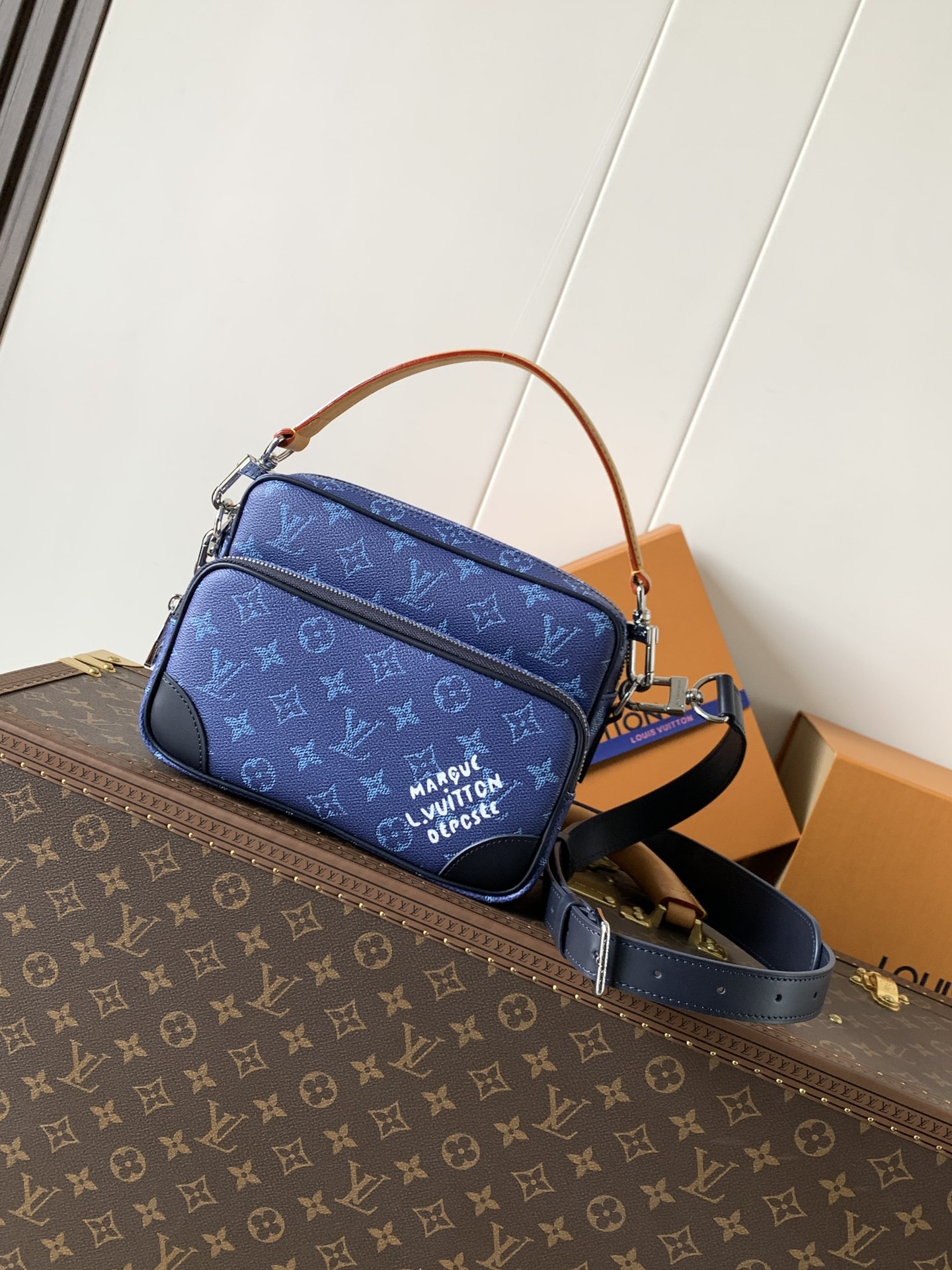 LV Men's Collection Bag M26823 Nil cross-body bag