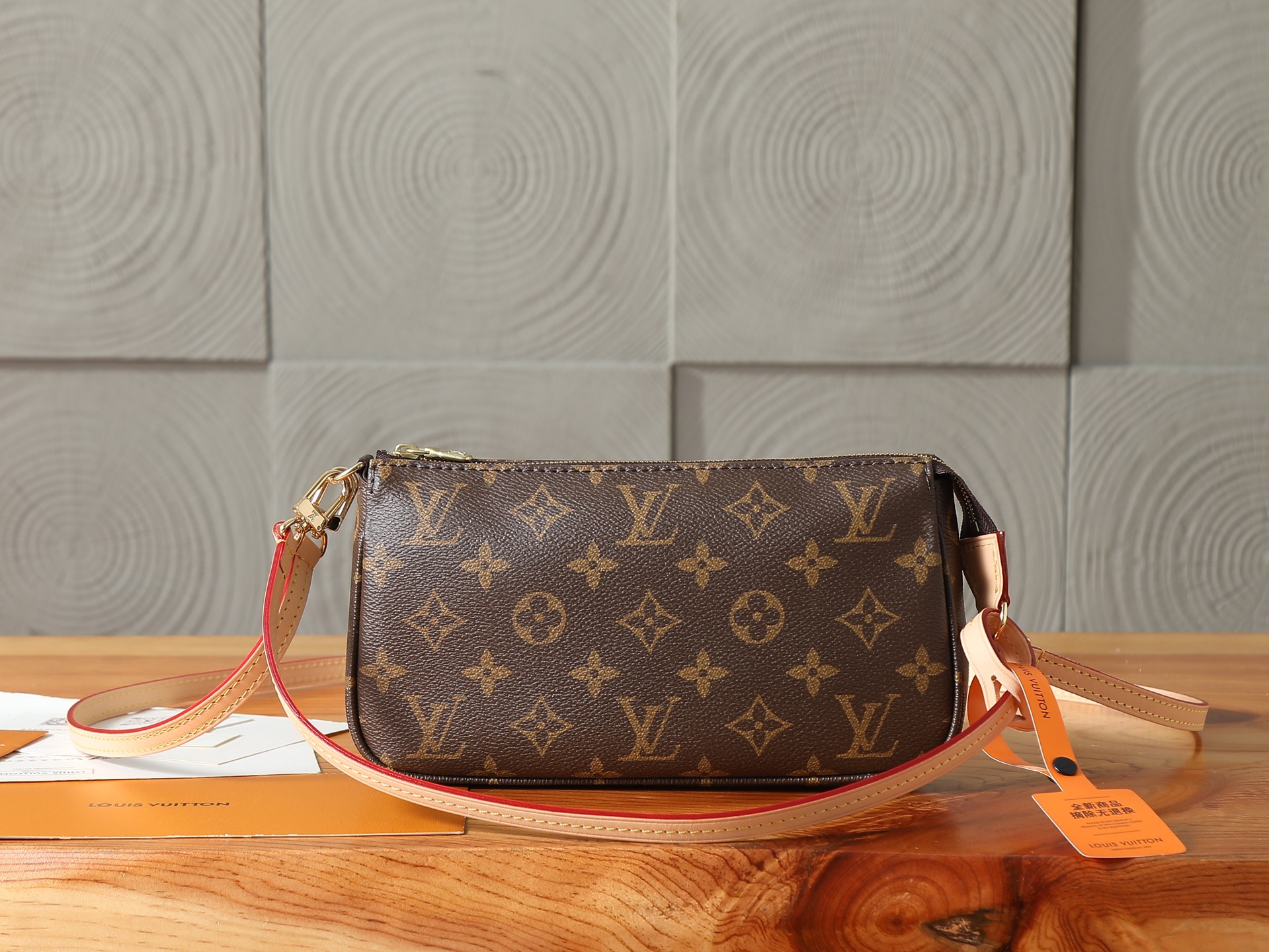 LV Louis Vuitton Pochette Accessories M40712