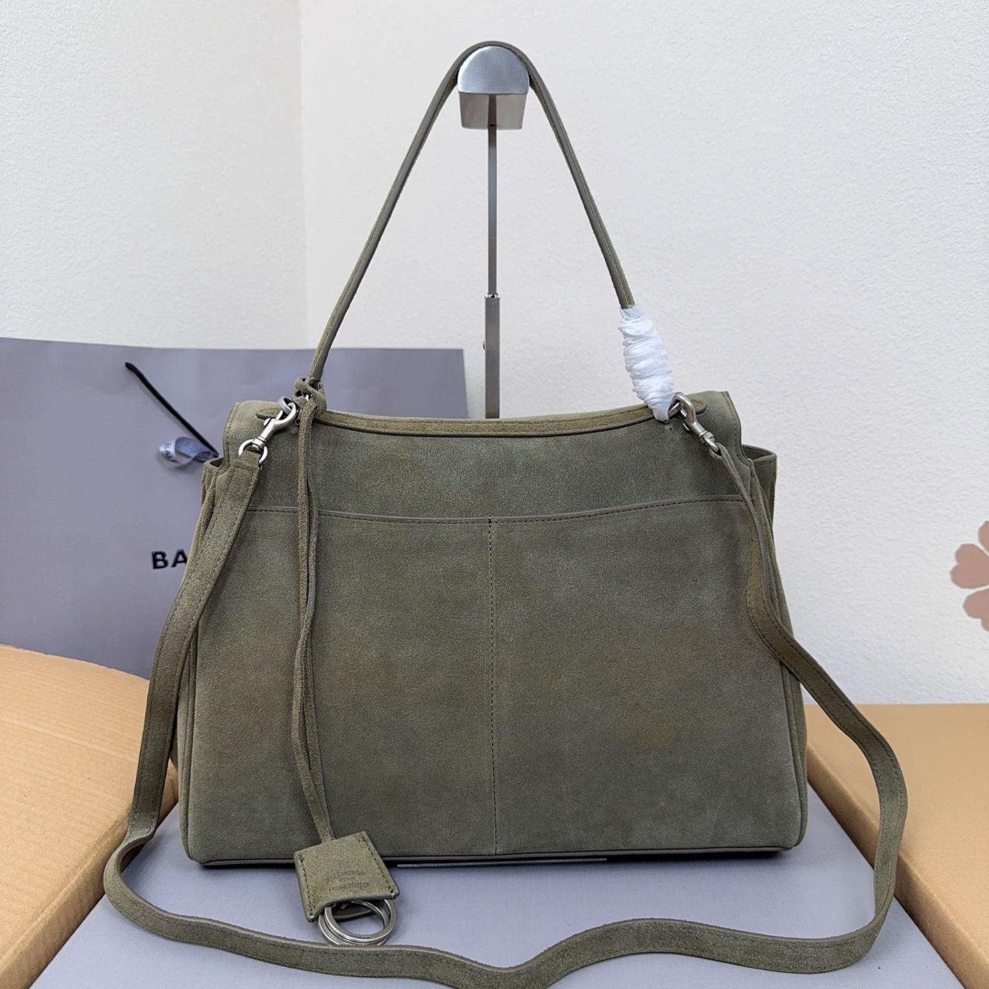𝐁alenciaga Women's Rodeo Handbag Medium Bag in Khaki