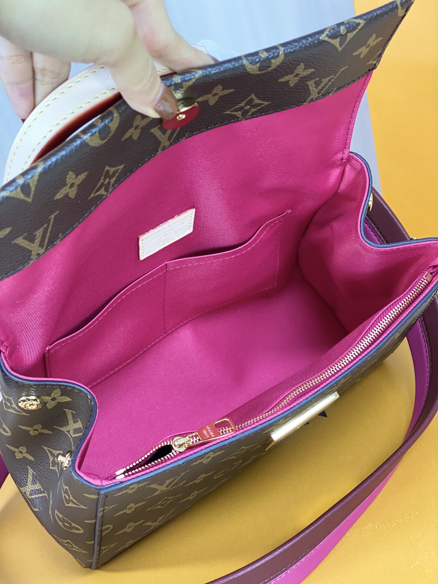Louis Vuitton LV Cluny MM M42735