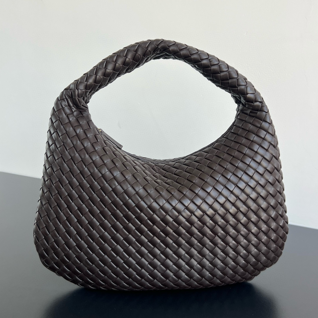Bottega Veneta Large Veneta in Fondant Intrecciato