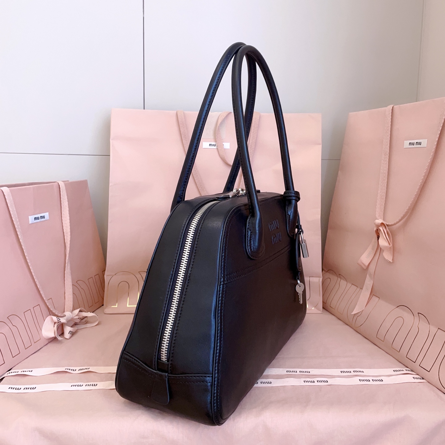 Miu Miu Black Medium Vivant Leather bag 5BB196