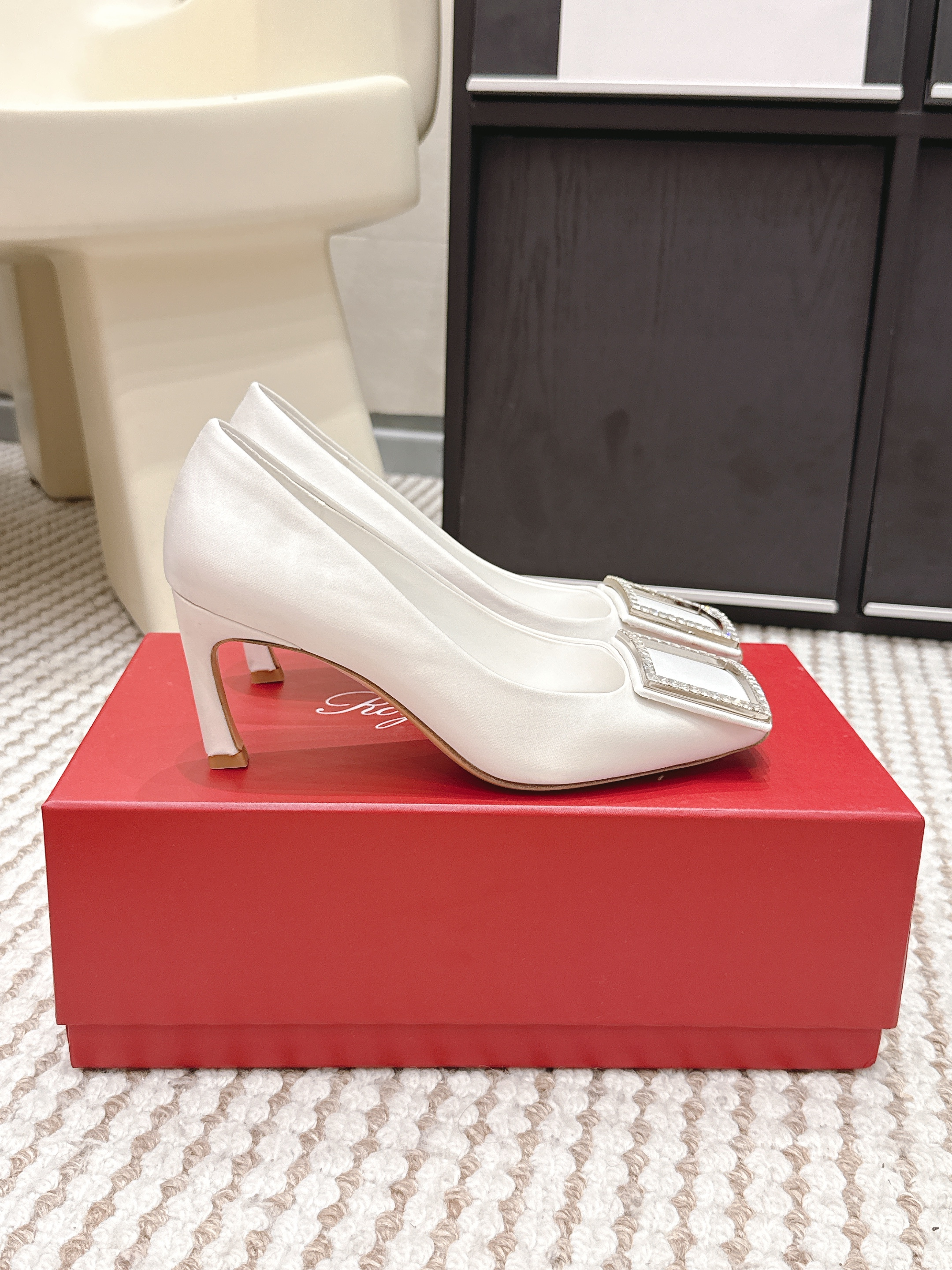 Roger Vivier Satin and crystals Pumps