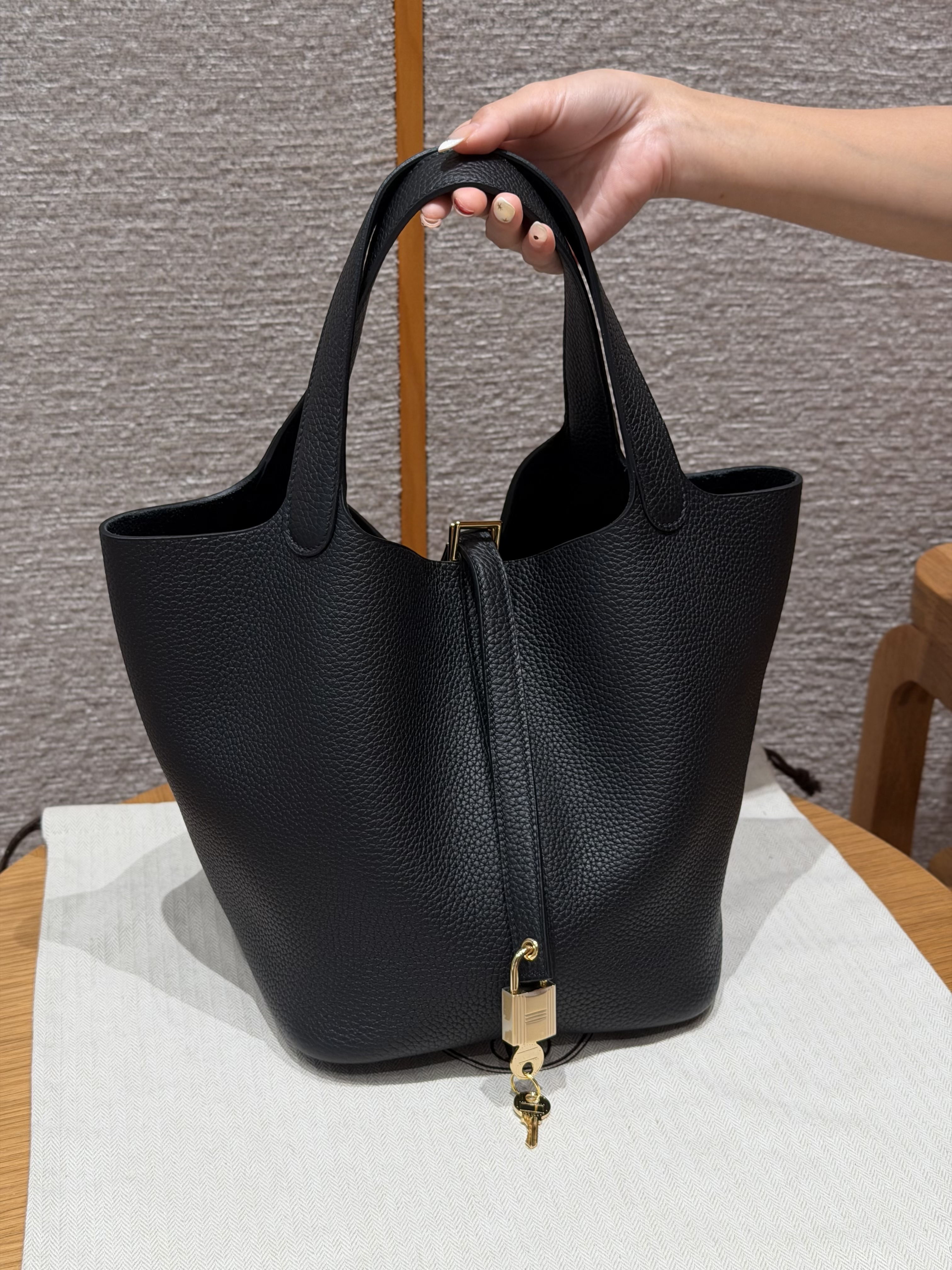 Hermes Black Clemence Picotin 22