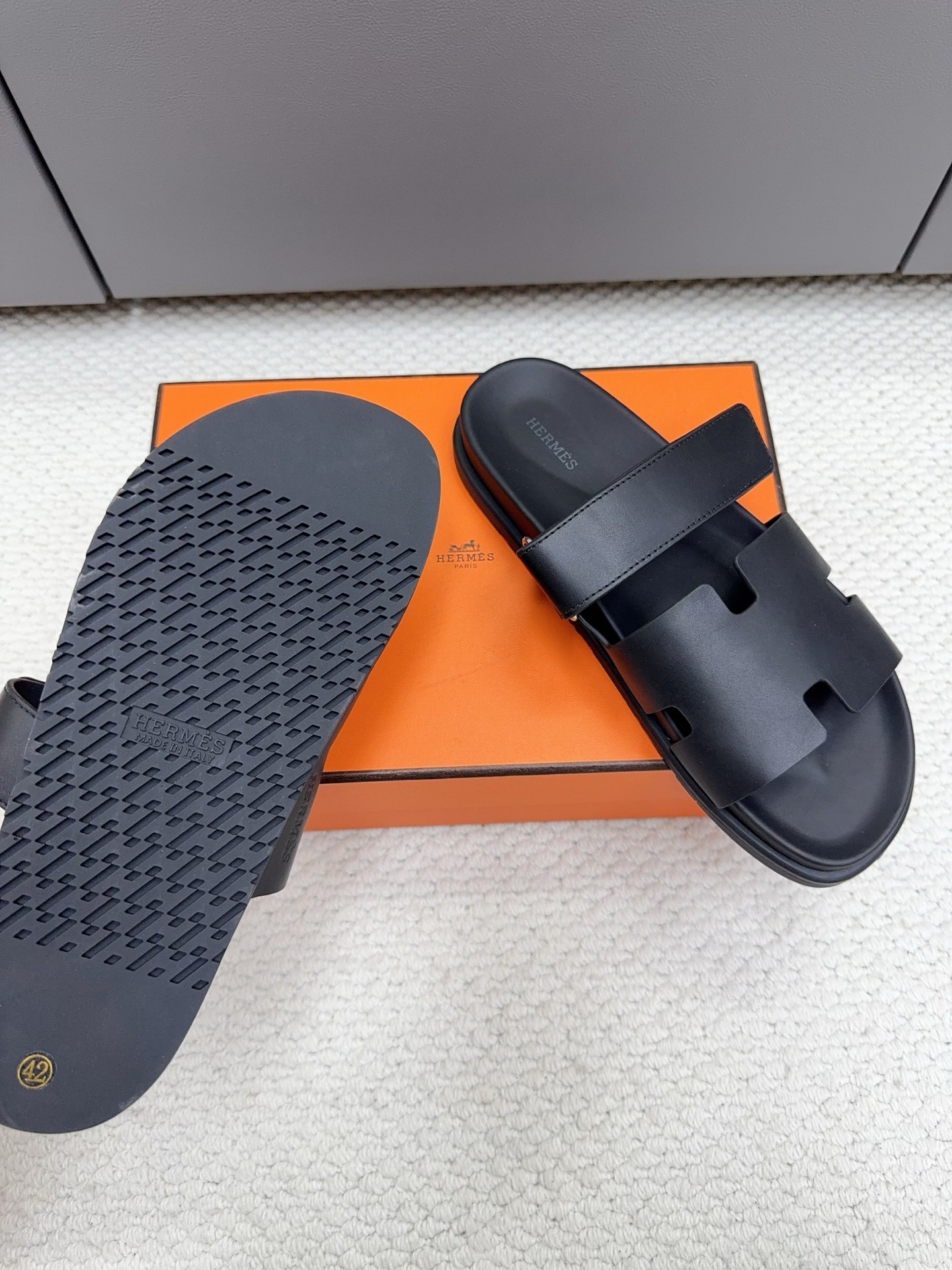 Hermes Chypre Unisex leather Sandals