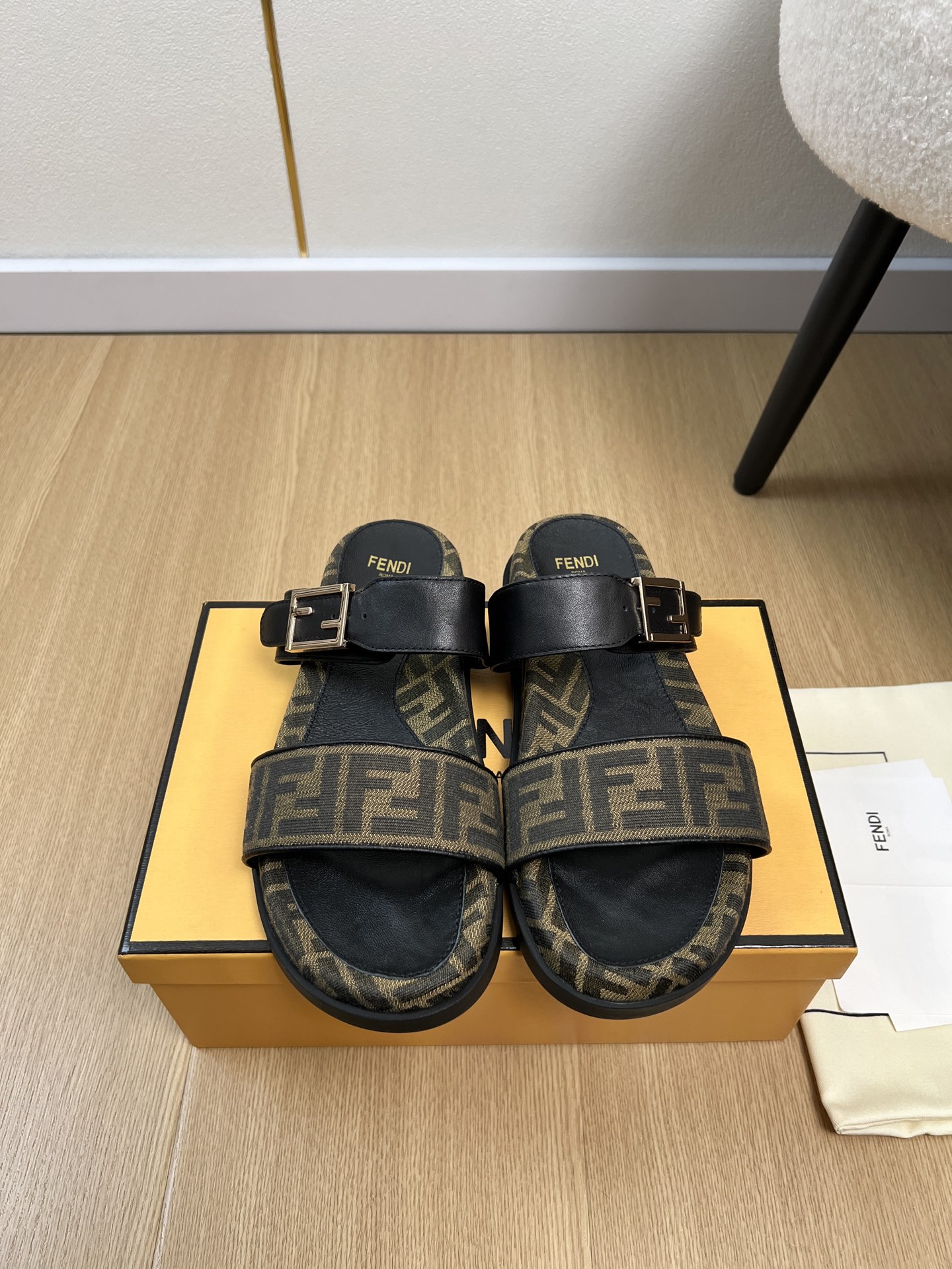 Fendi FF BaguettUnisex Sandal