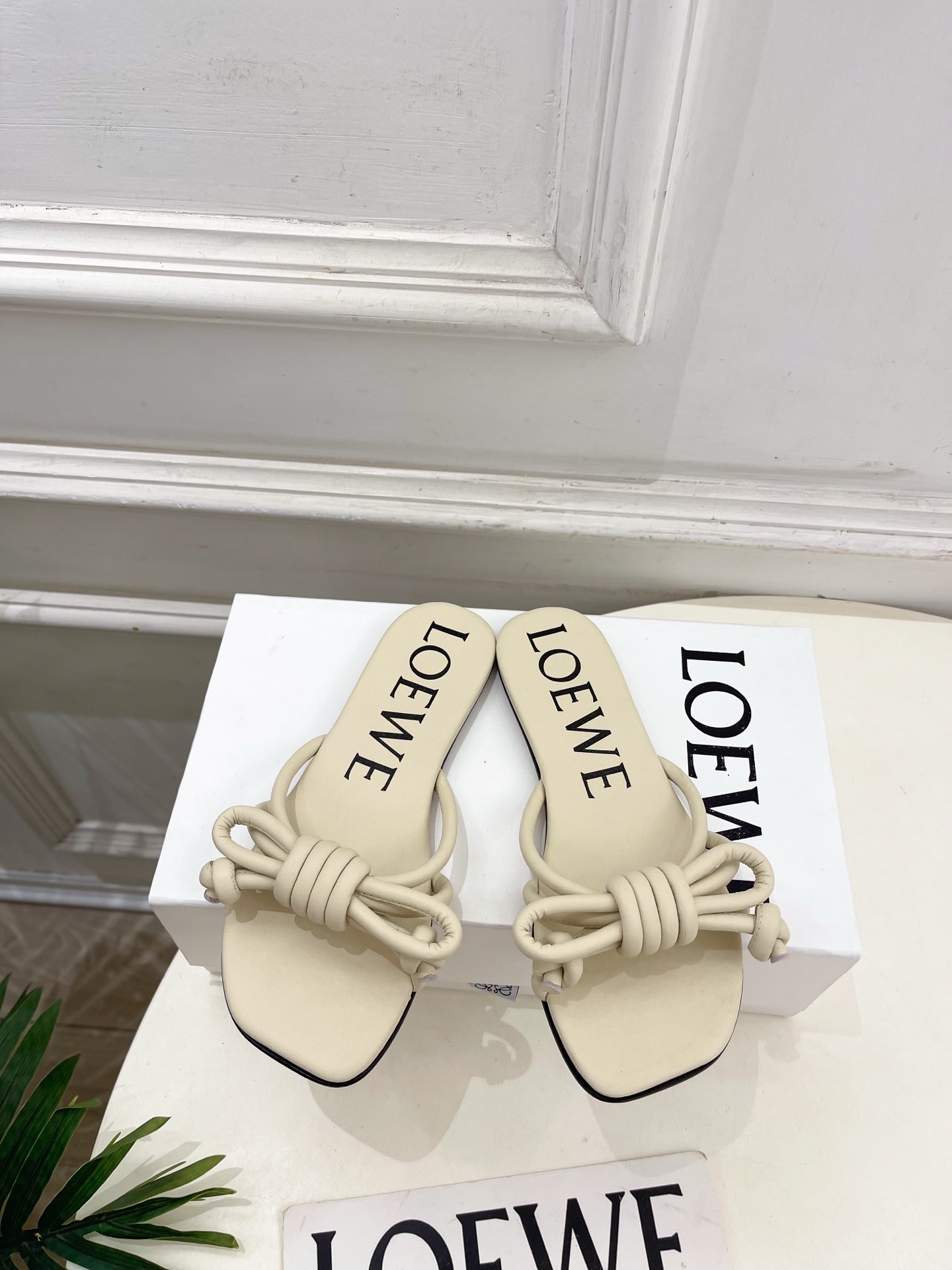 Loewe Smooth Leather Oversized Padded Knotted Bow Square Toe Flat Slide Sandals - KAIROO