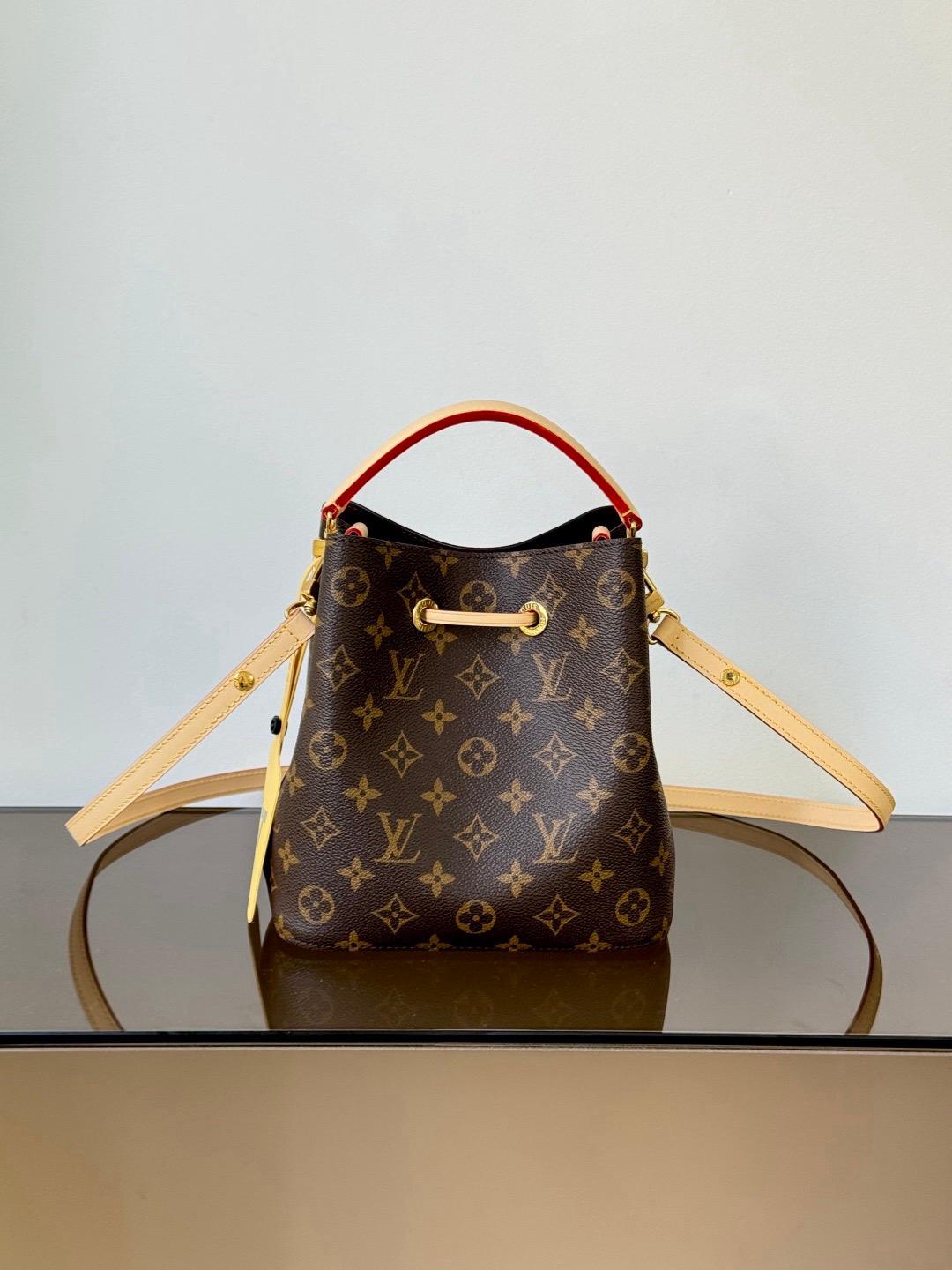 Louis Vuitton LV Néonoé BB bag