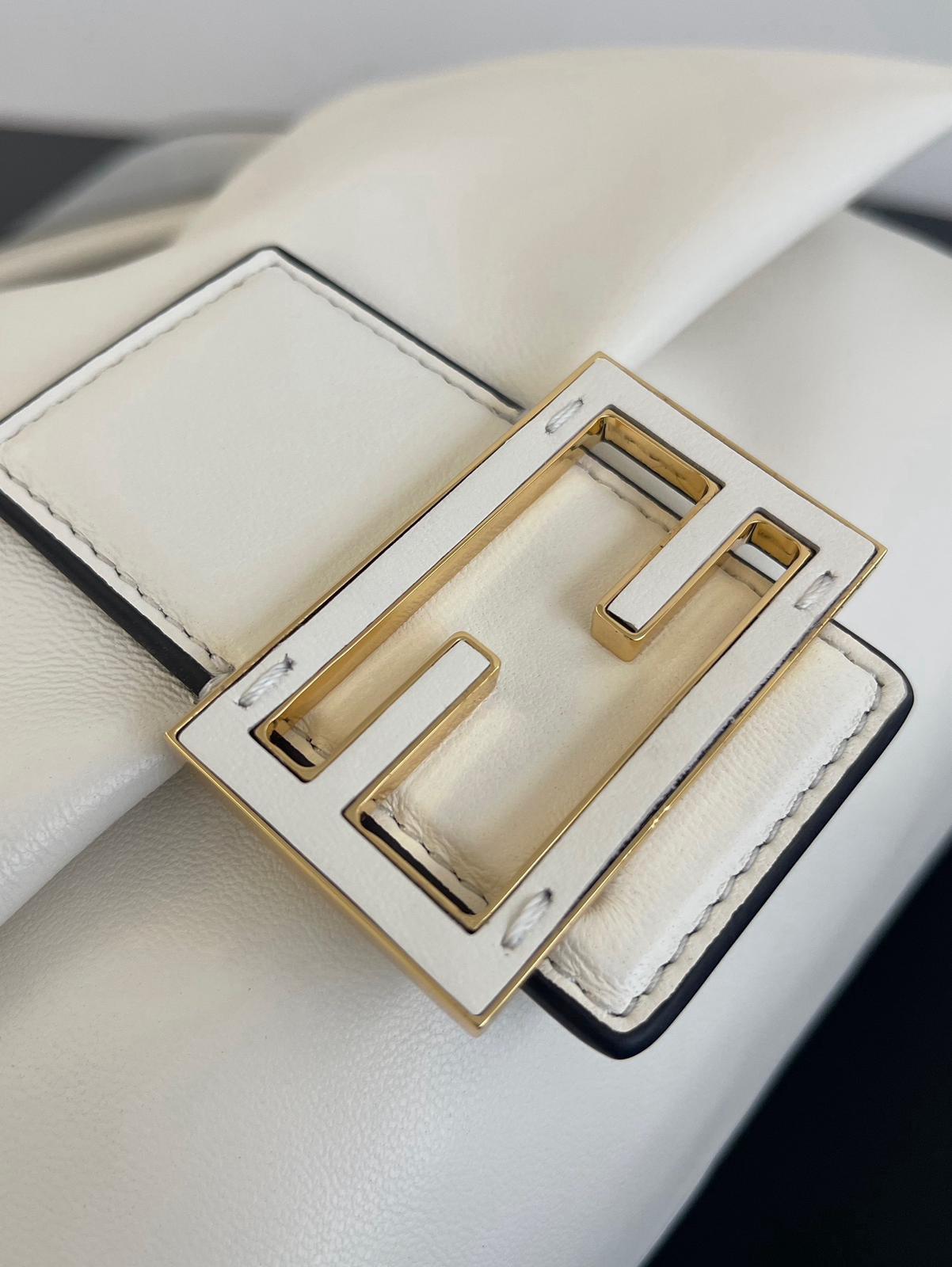 Fendi  Mamma Baguette Medium Bags