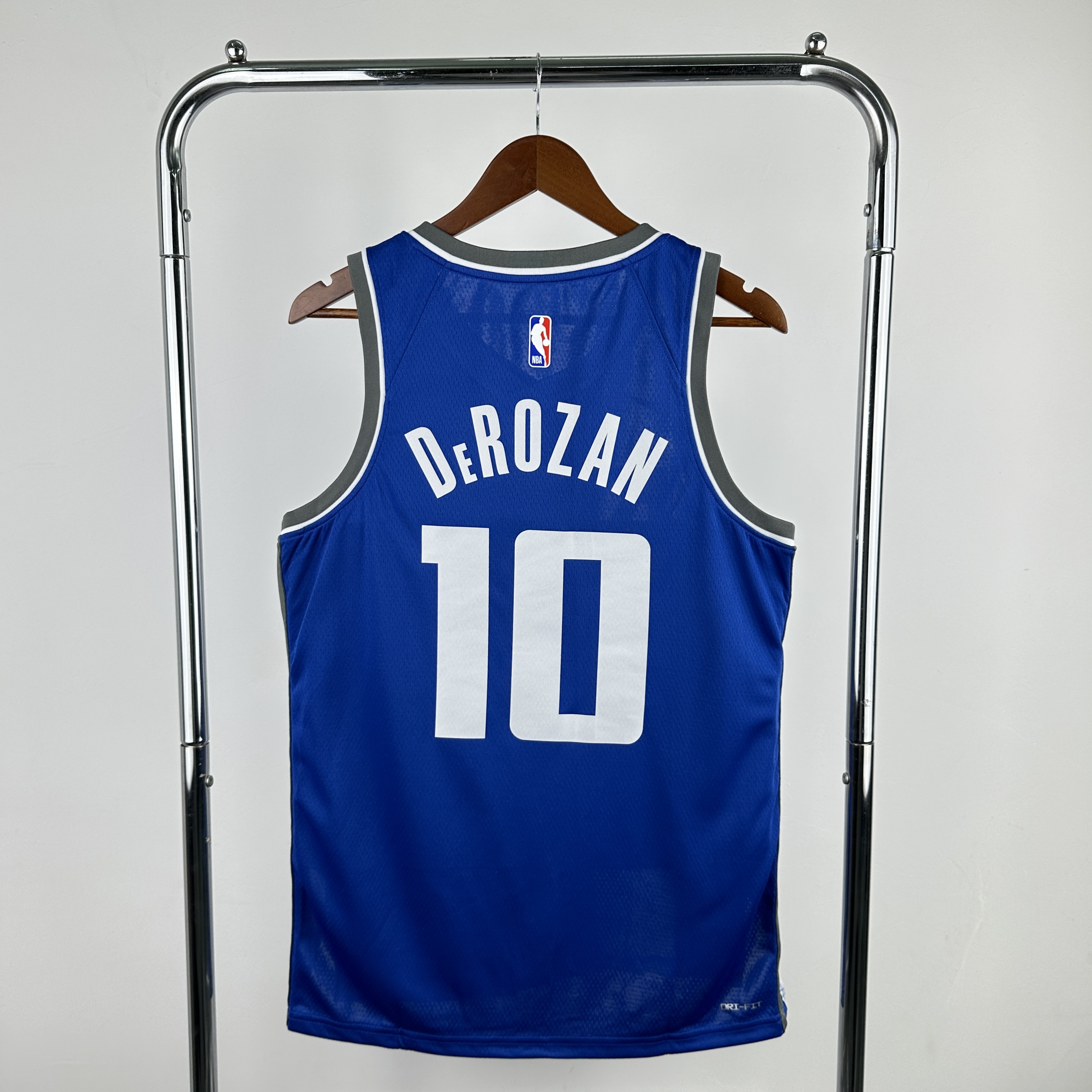 24 SEASON SACRAMENTO KINGS CITY  #10 DeROZAN
