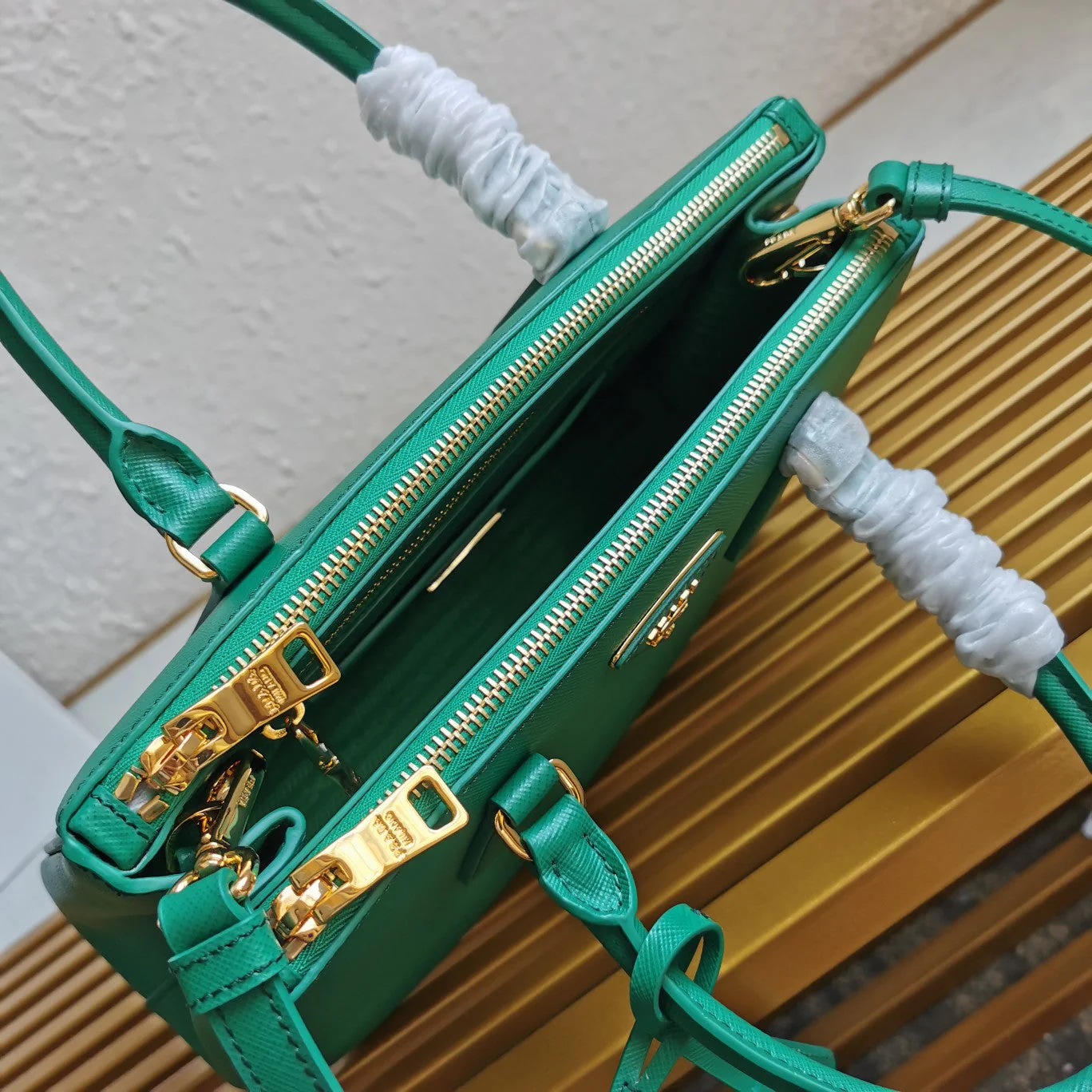 Prada MEDIUM GALLERIA 28 GREEN SAFFIANO LEATHER