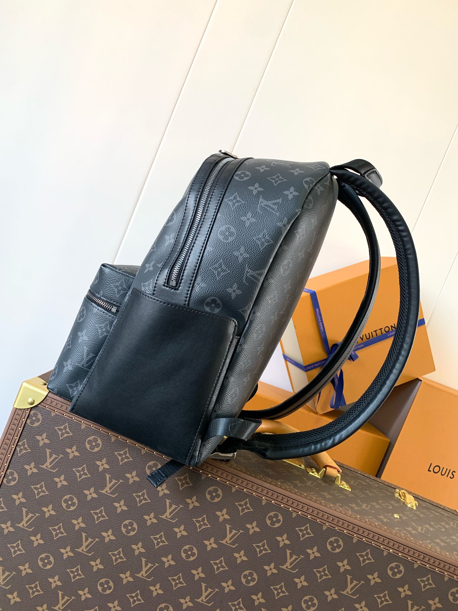 LV Men's Collection Bag M22558 Discovery Backpack PM