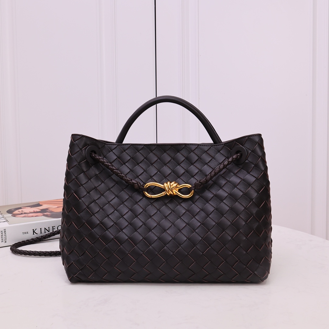 Bottega Fondant Medium Andiamo Top handle bag