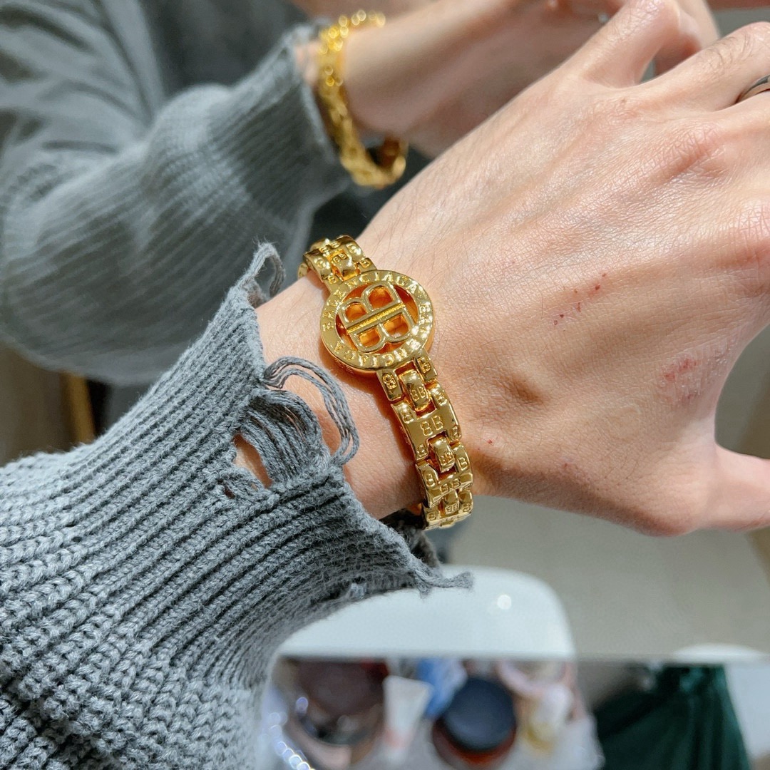 Balenciaga BB Icon Round Plaque Embossed Link Oversized Chain Gold Tone Bracelet - KAIROO