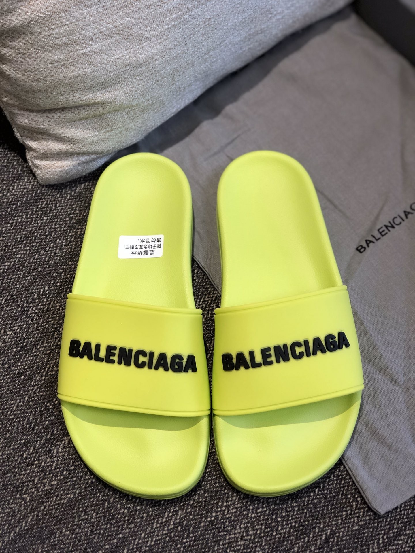 Balenciaga Raised Logo Lettering Rubber Pool Slippers - KAIROO