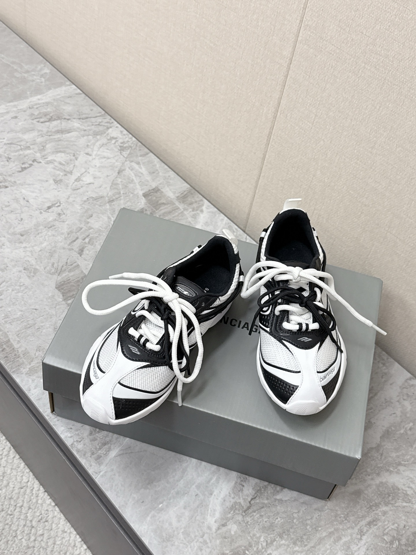 Balenciaga Radar Panda Tech Mesh Gradient Panel Lace Up Low Top Jogger Sneakers - KAIROO