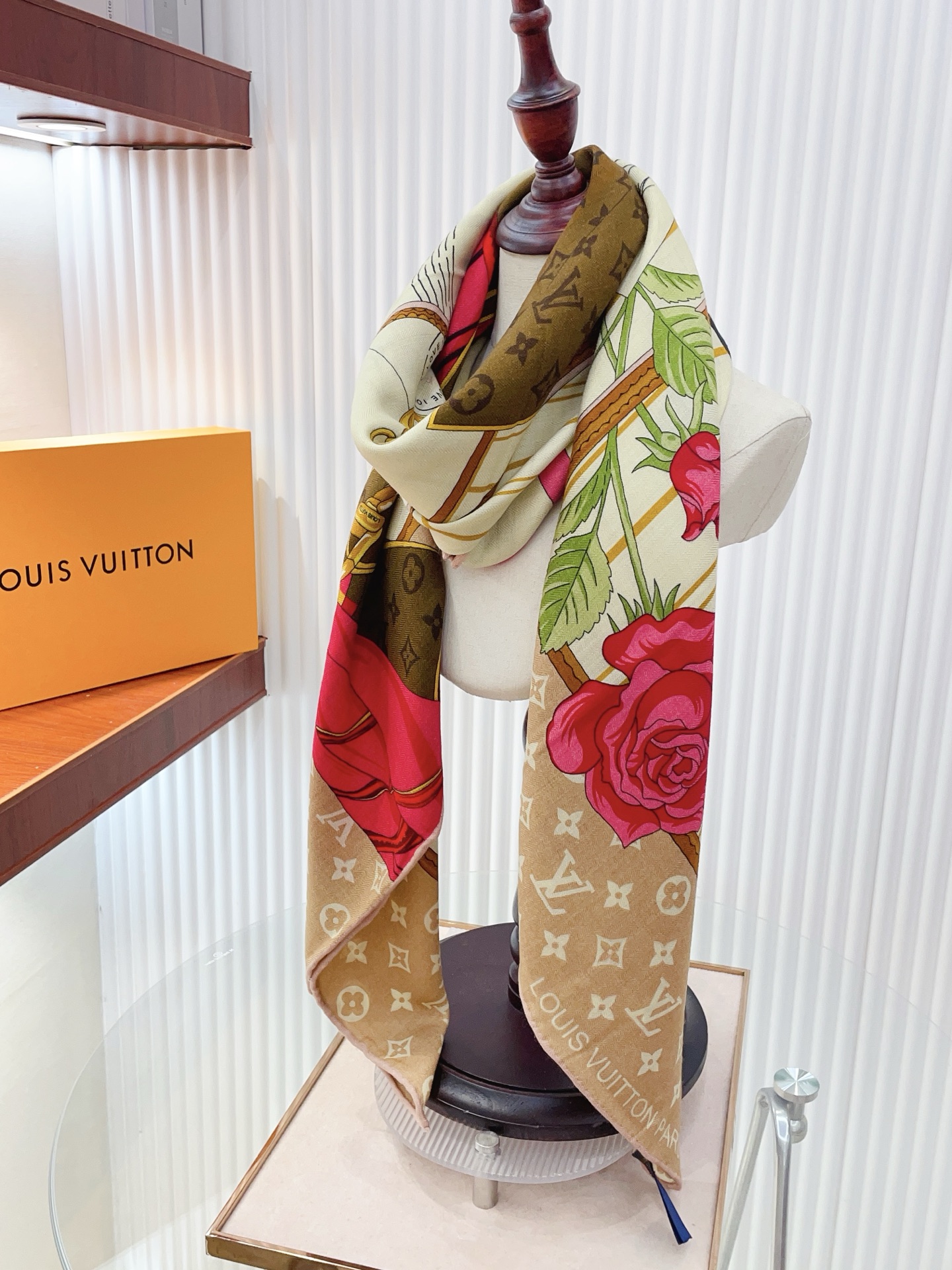 Louis Vuitton LV Sweet Escape Shawl 140cm