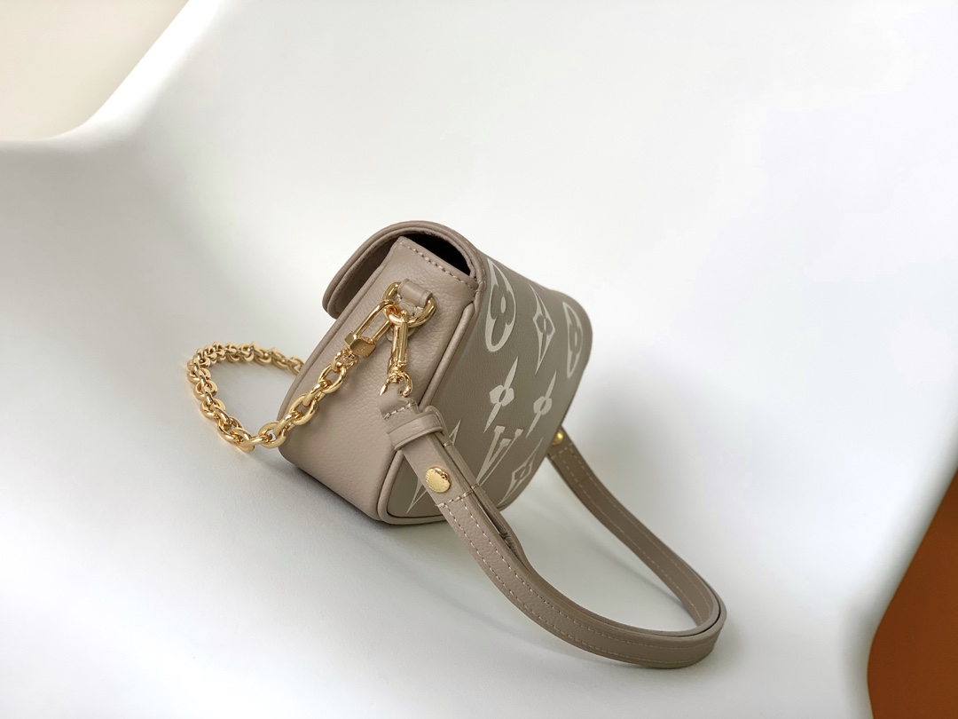 Louis Vuitton LV 10A Handbag Shoulder Bag on Chain Ivy M82211