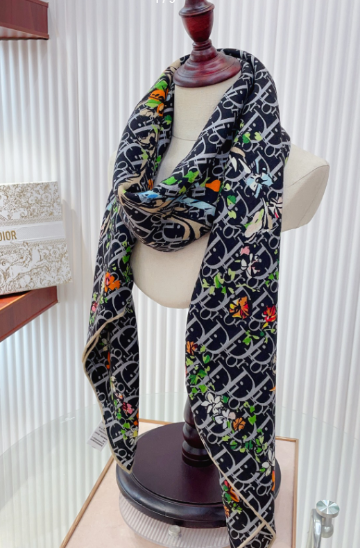 Christian Dior Dioramour Shawl 140cm