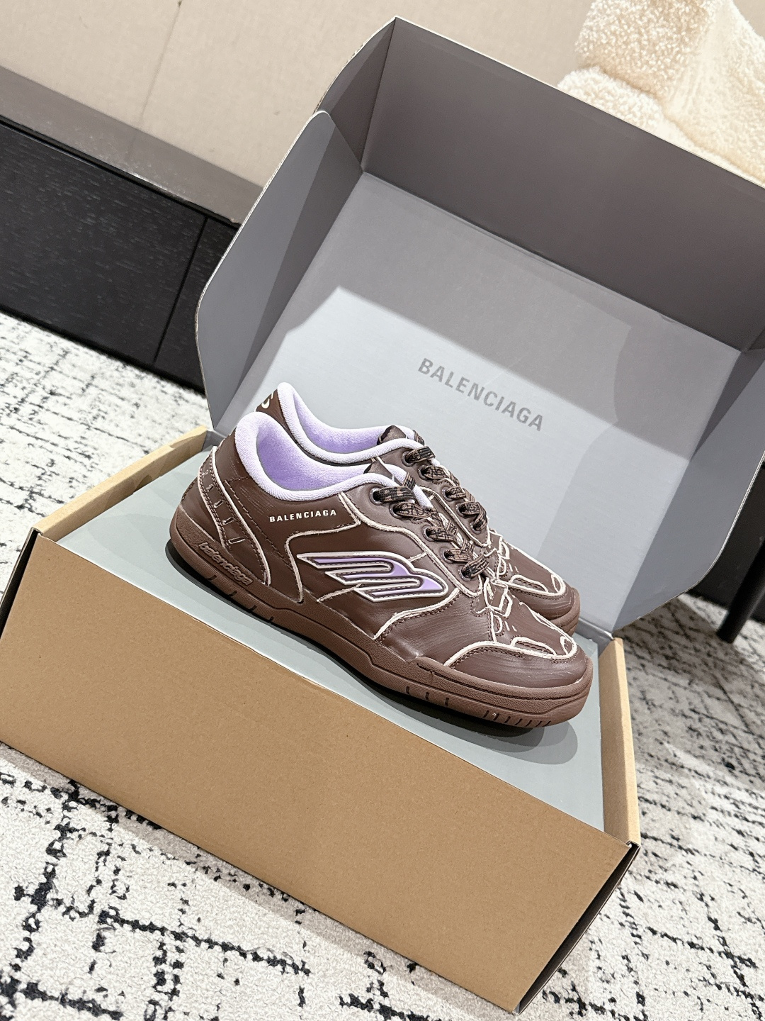 Balenciaga Balenciaga Hamptons Worn-Out Unisex Sneaker