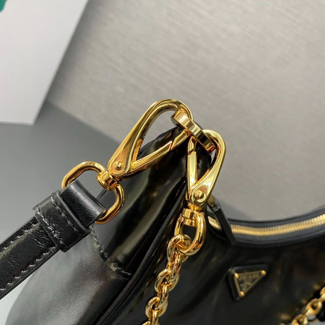 Prada hobo bag 22cm re-edition 2005 black calfskin