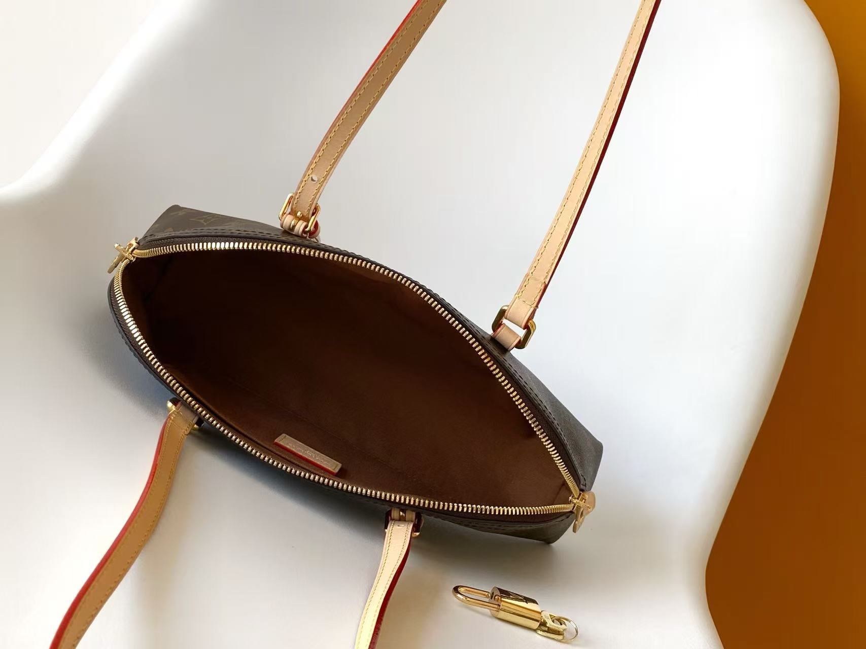 Louis Vuitton LV new shoulder bag
