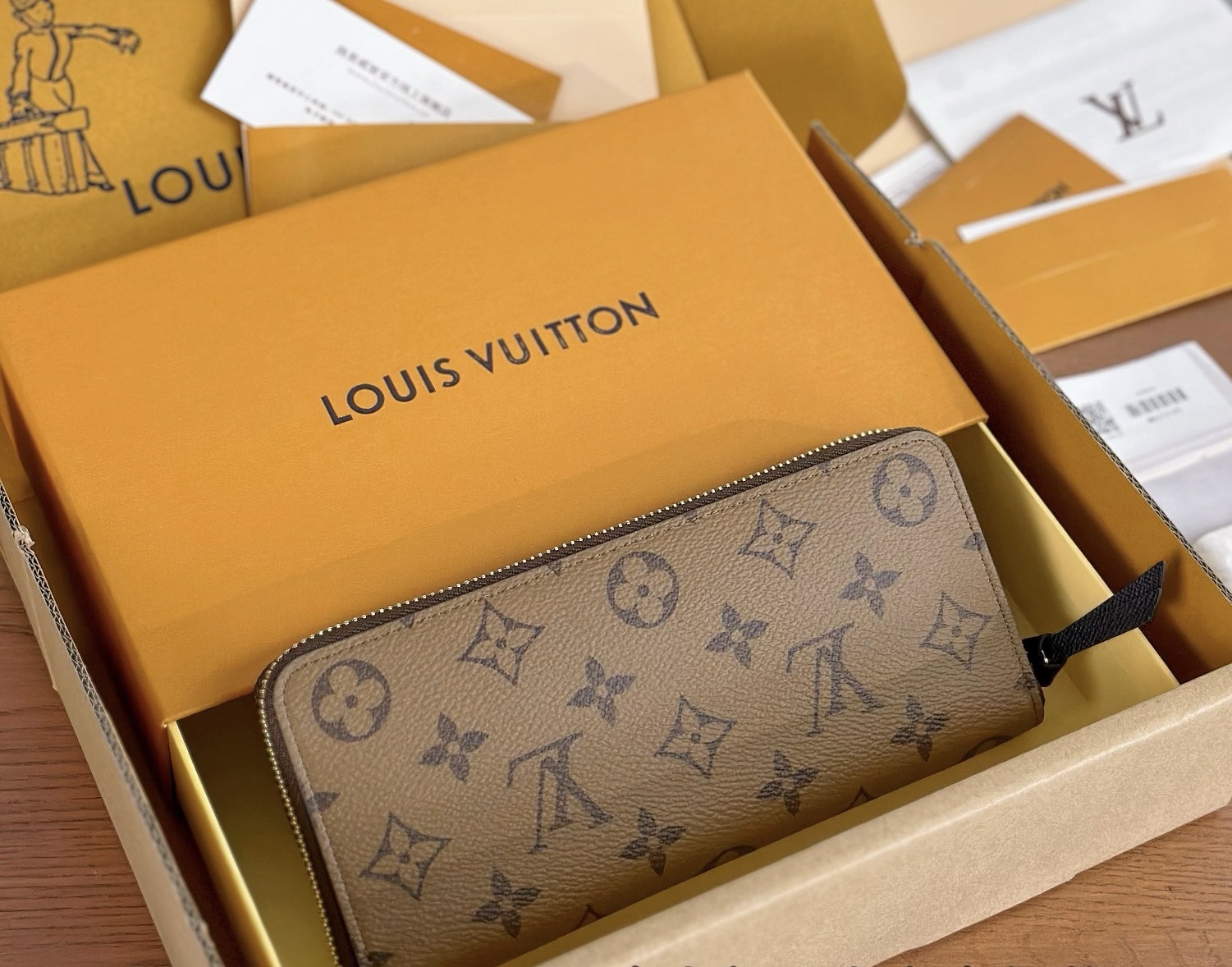 M82336 LV Clemence Wallet Monogram Reverse Canvas
