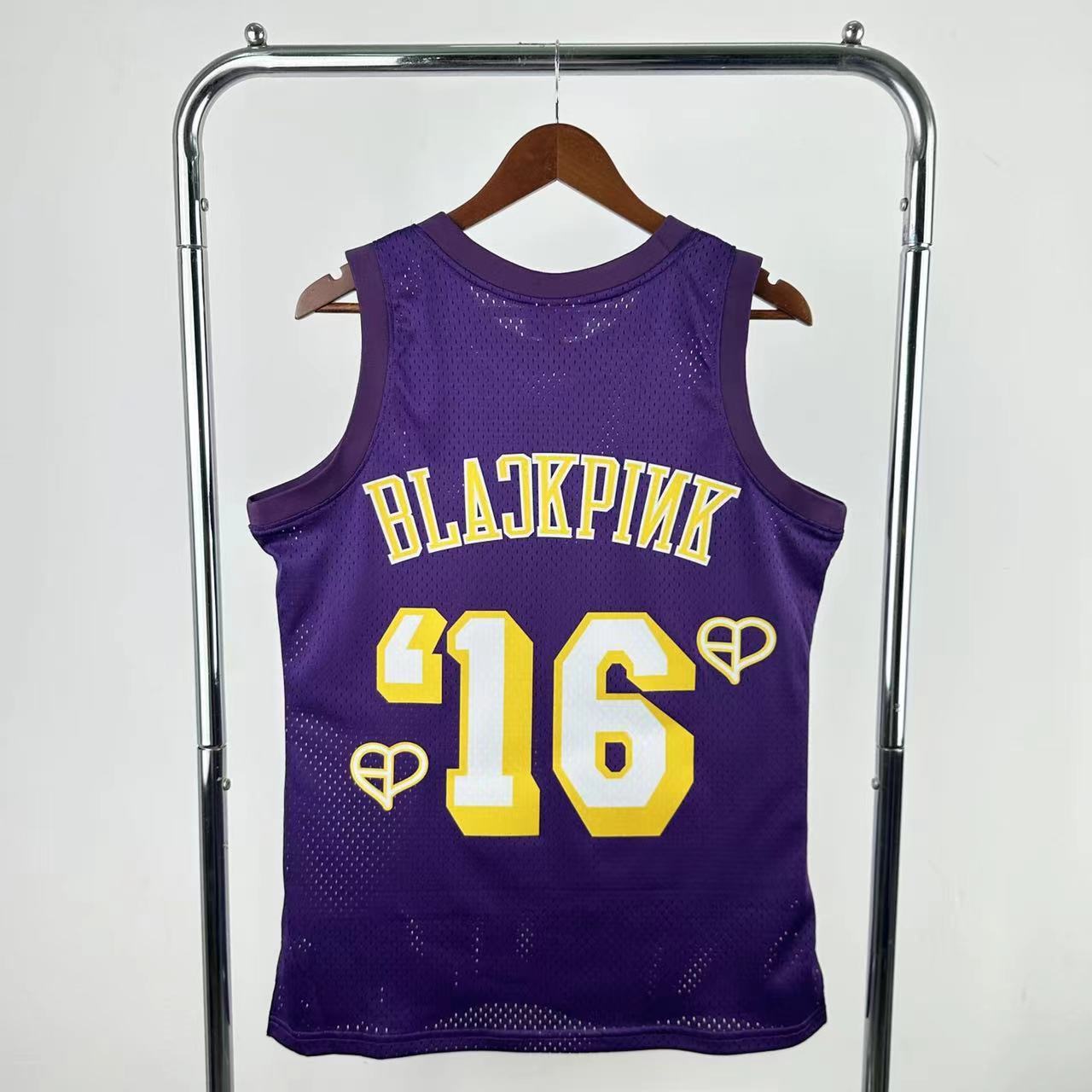 Blackpink collaborates with Lakers S-2XL