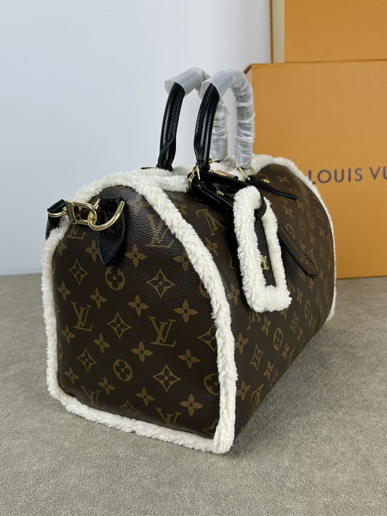 Louis Vuitton LV SPEEDY SOFT 30 TEDDY Handbag