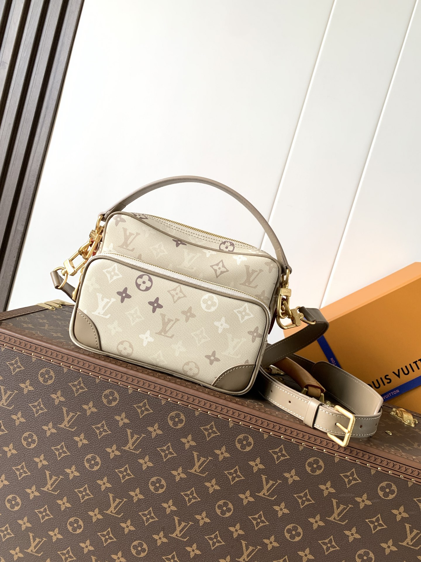 LV Louis Vuitton M29273  Nil Bag