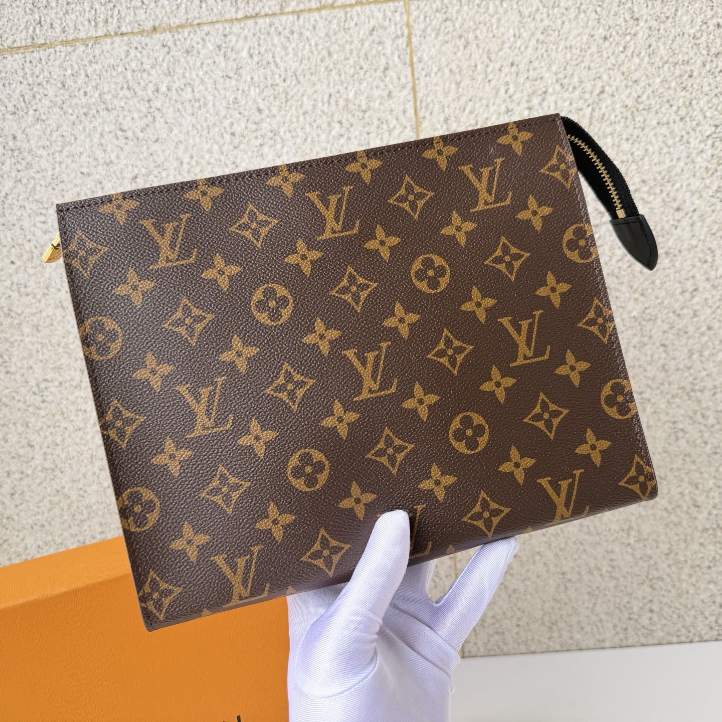 M46037 Poche Toilette NM in Monogram Canvas