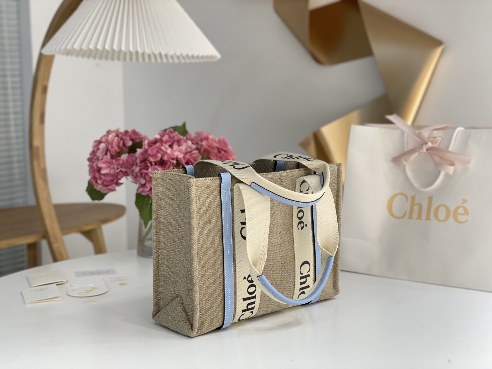 Chloe Medium Woody Tote Bag in Linen