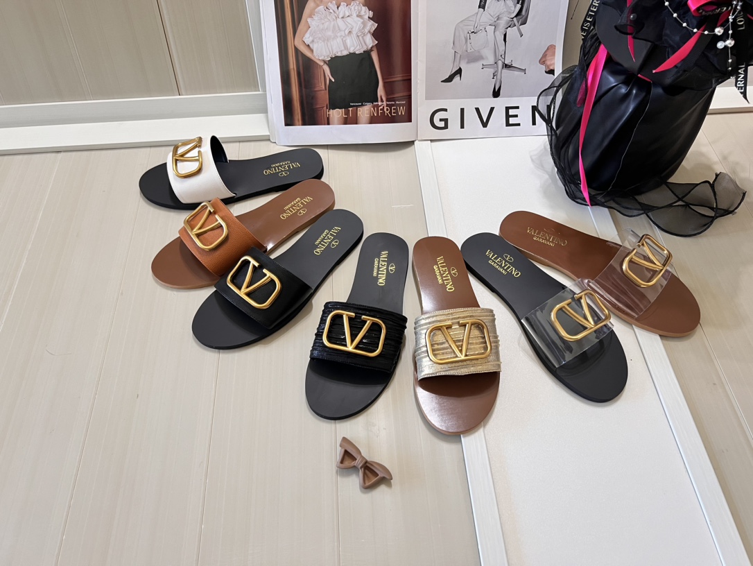 Valentino Garavani Gold VLogo Grained / Patent Leather / PVC Open Toe Flat Slippers - KAIROO