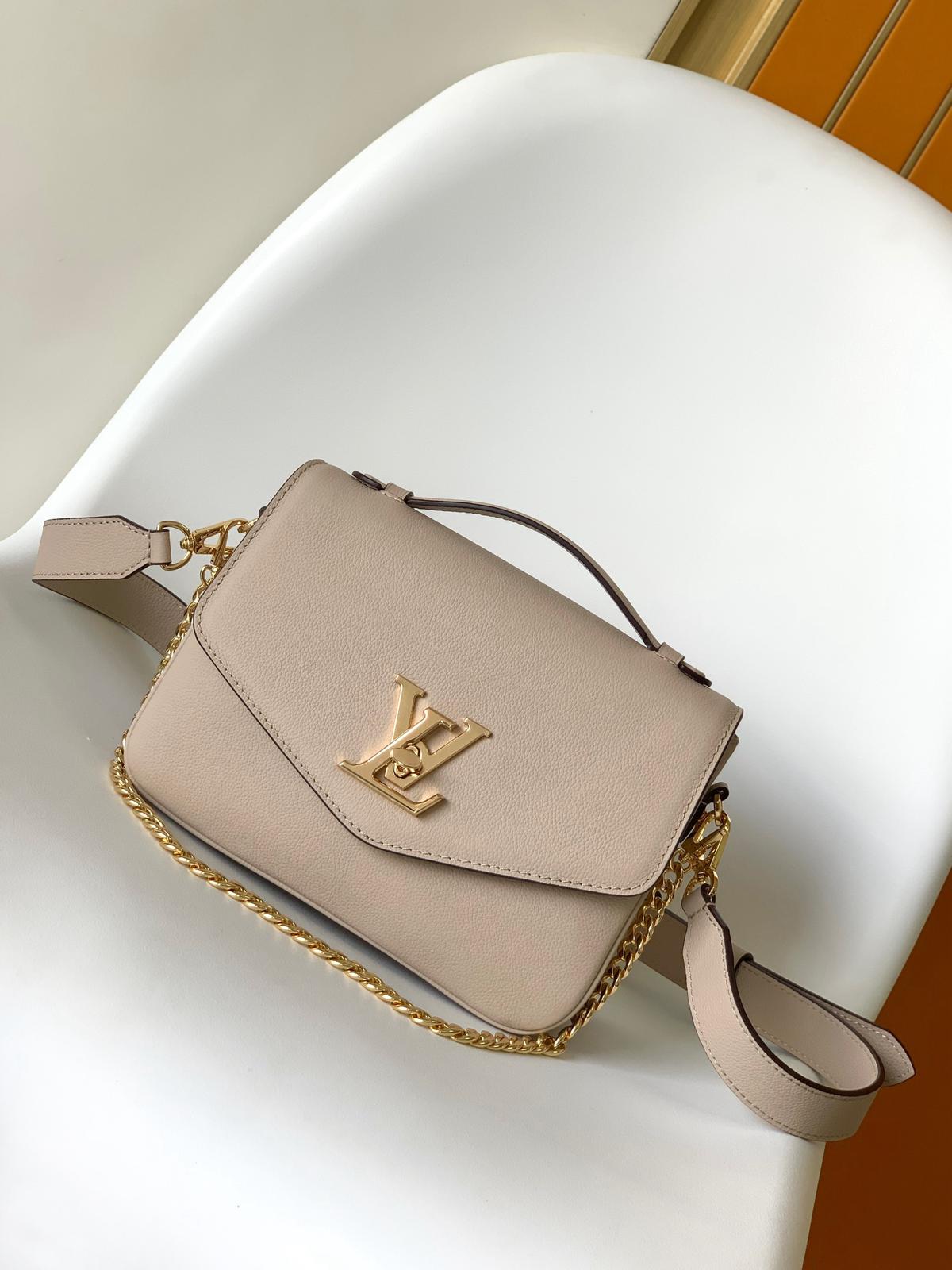 Louis Vuitton LV Shoulder Bag M22952