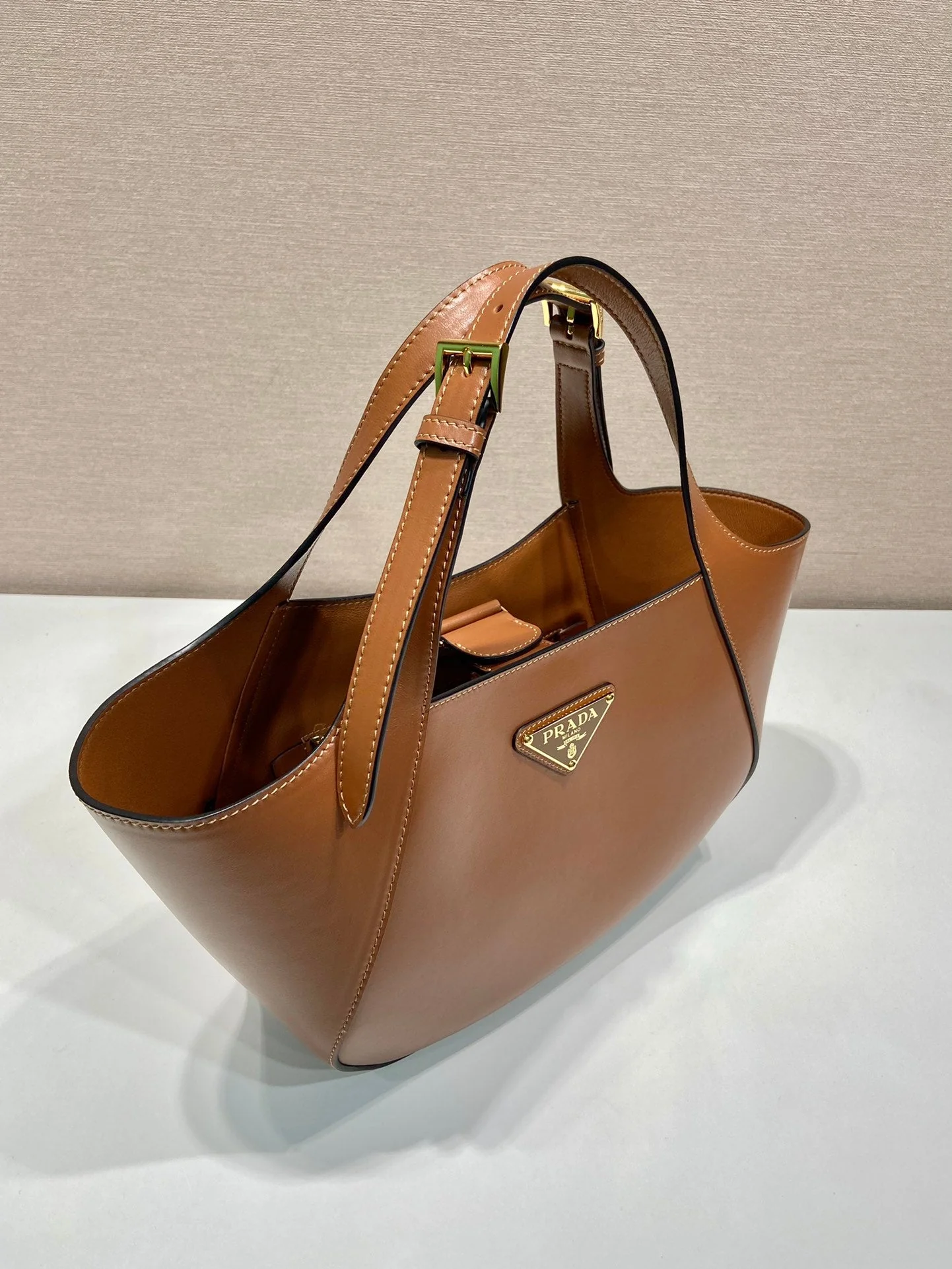 Prada TOTE BAG 28 IN CINNAMON BROWN SHEEPSKIN GOLD LOGO