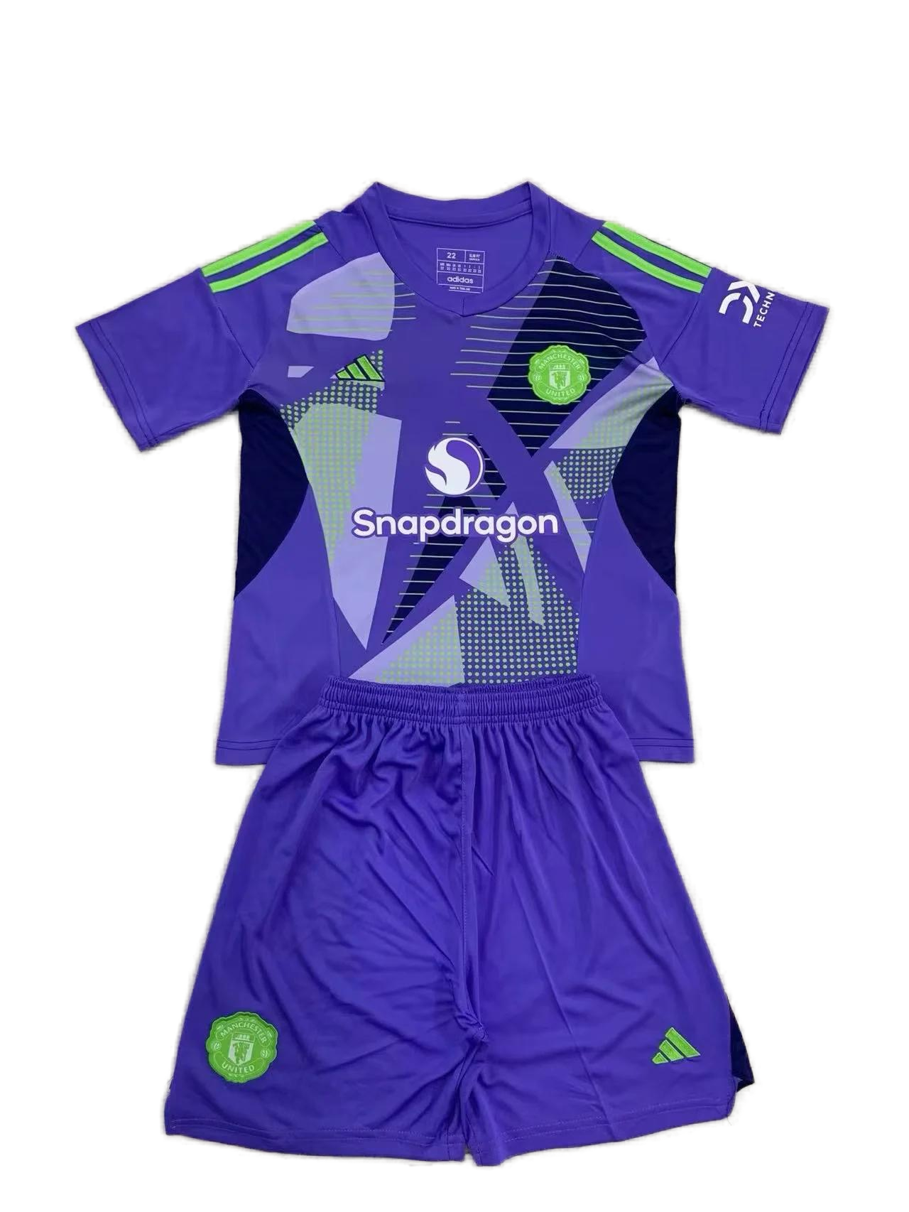 Manchester United 24/25 goalkeeper kit