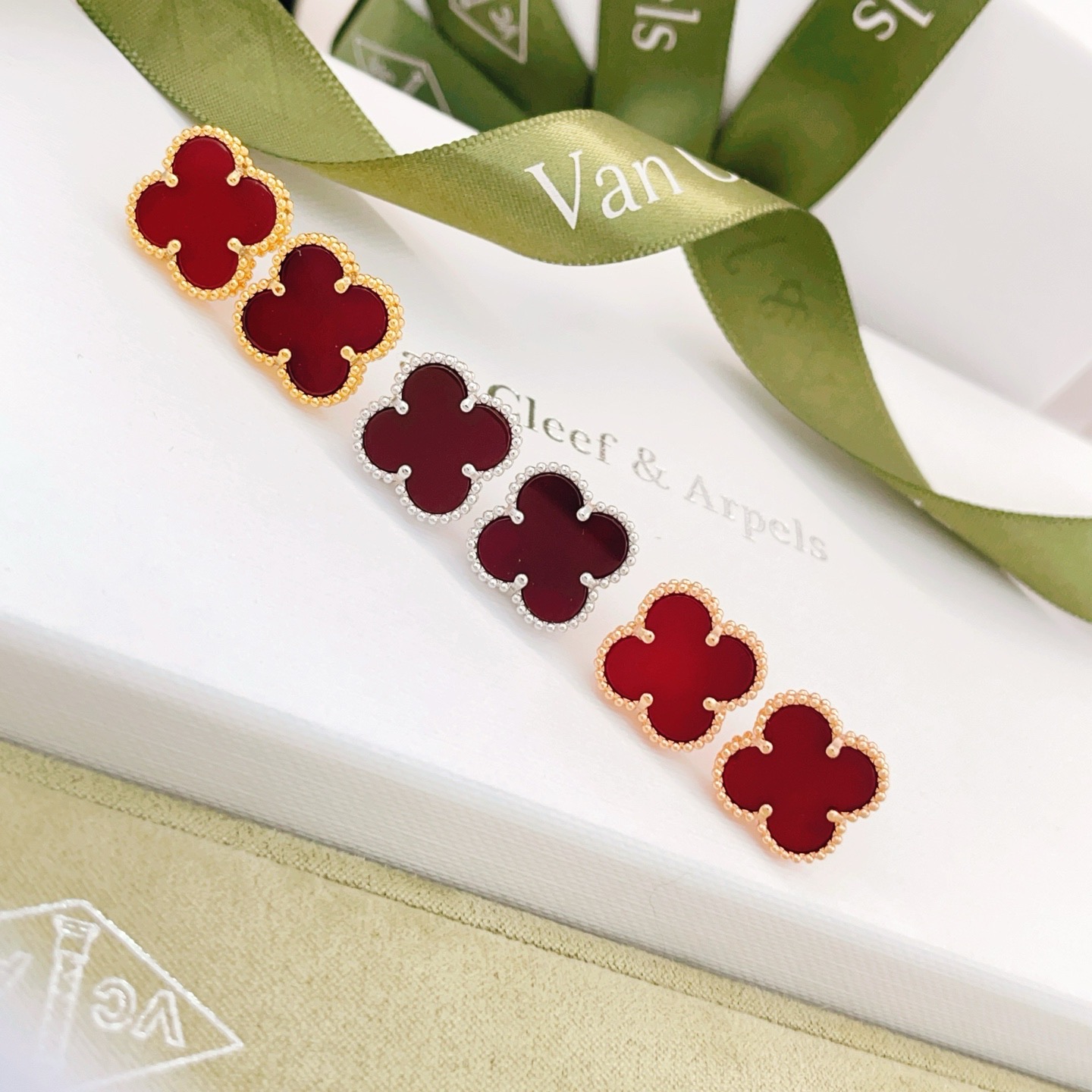 Van Cleef Fashion Medium Earrings 1.5cm
