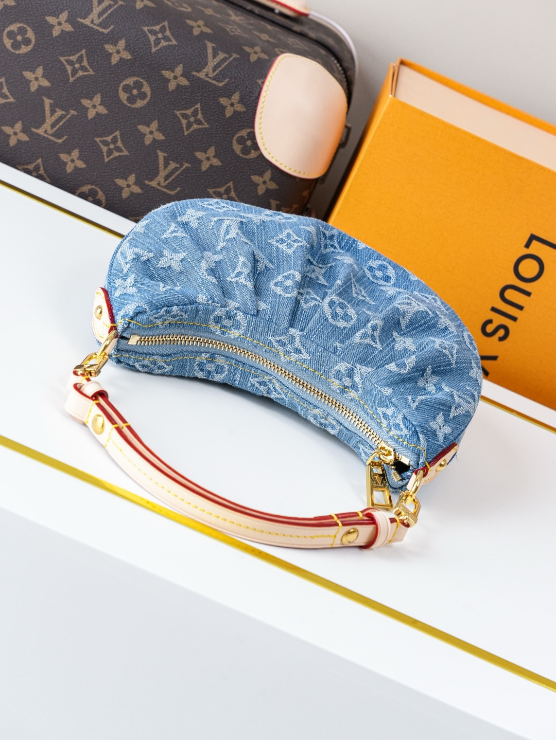 Louis Vuitton Pochette Valley handbag