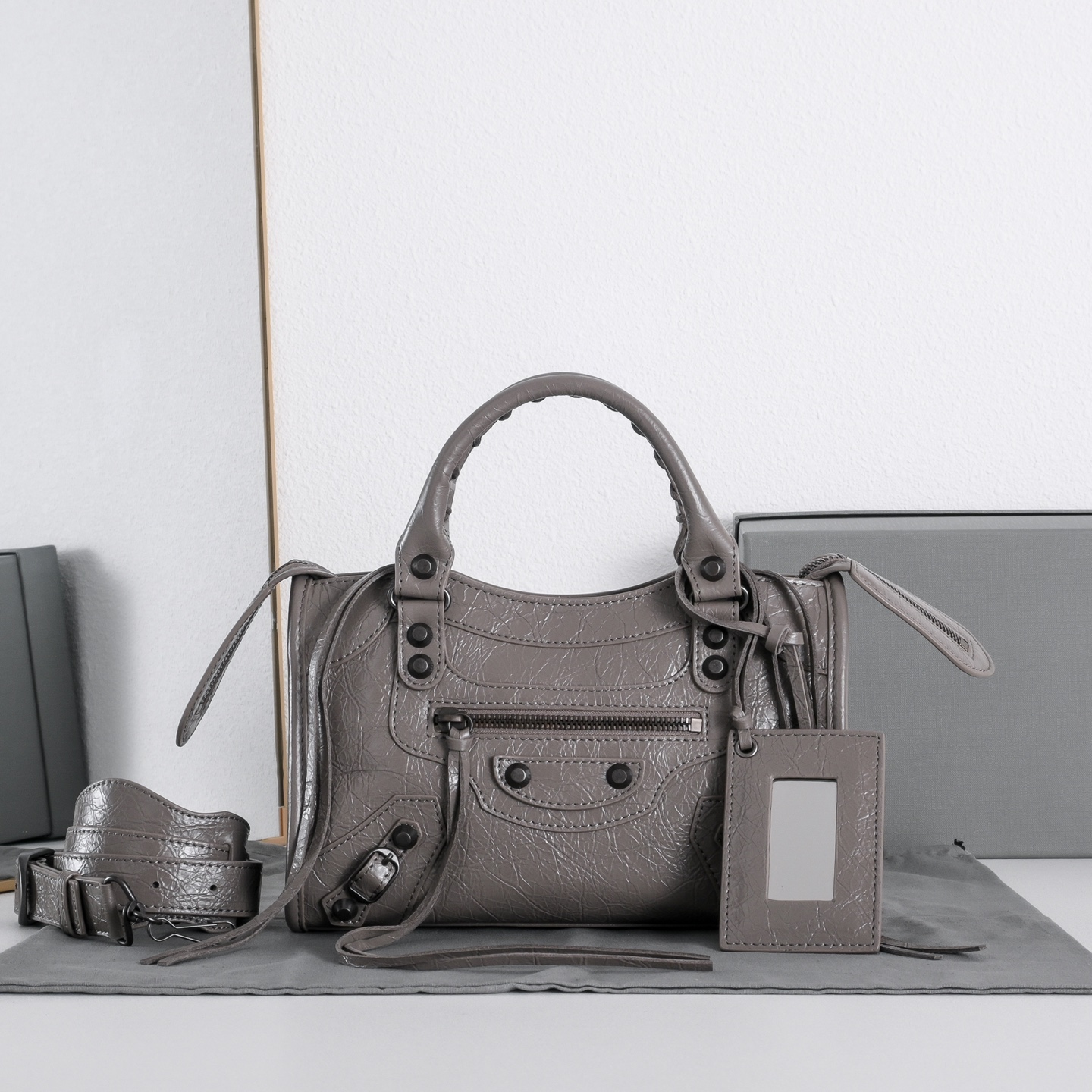 𝐁alenciaga Le City Bag Small in Light Grey Lambskin