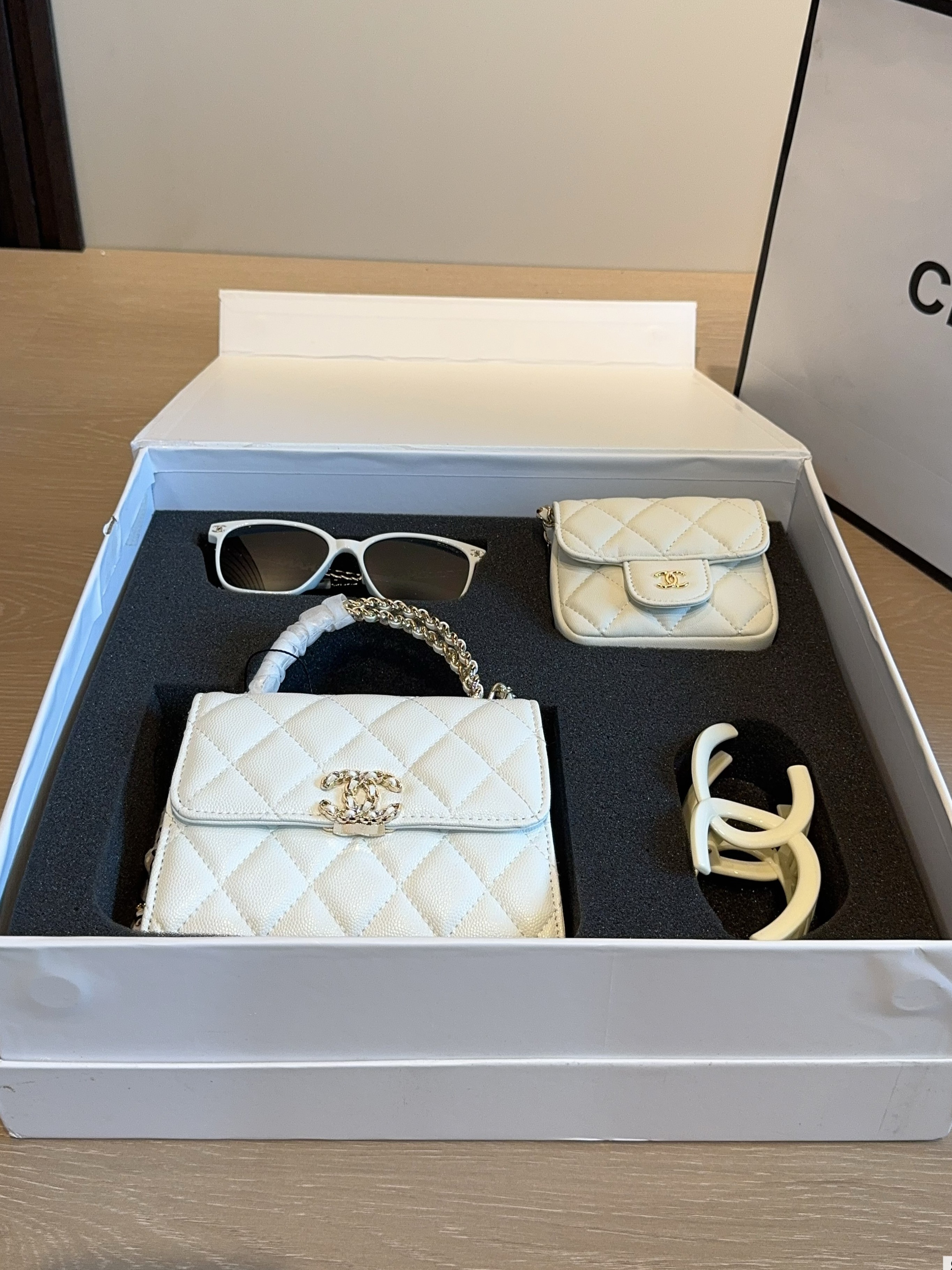 Chanel 4-Piece Gift Set：Mini Kelly Square White Bag & Mini Chain Coin Bag & Sunglasses & Hair Claw Clip - KAIROO