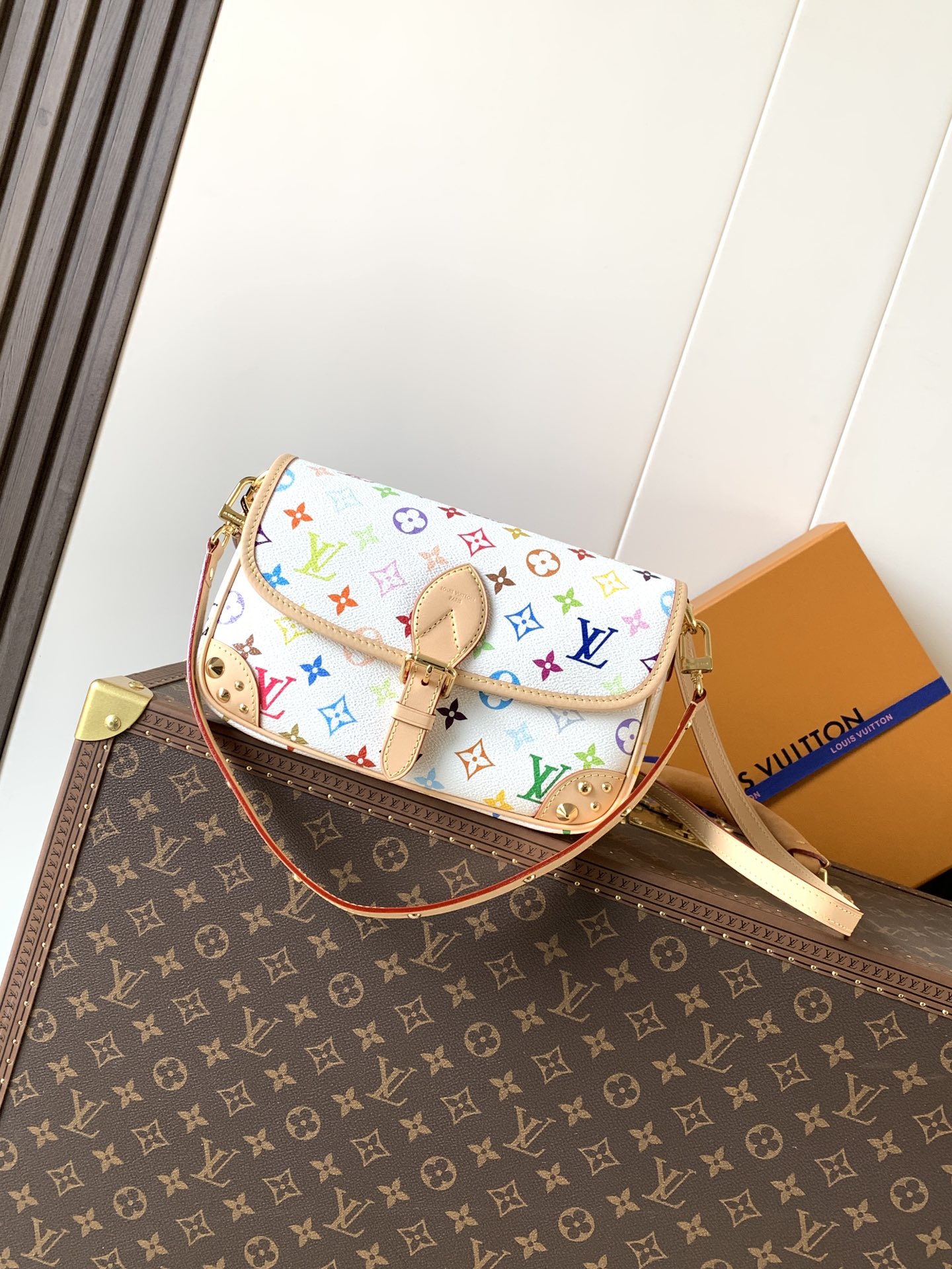 M27866 Colorful Diane PM handbag in White Multicolor
