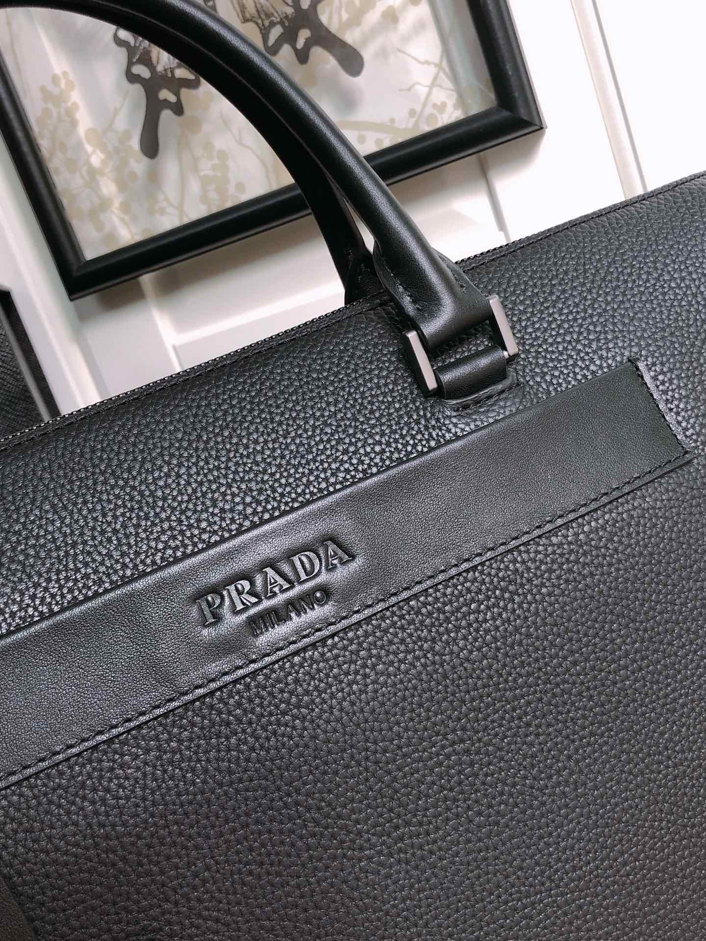 Prada Business & Travel BAG 40 IN BLACK GRAINED CALFSKIN