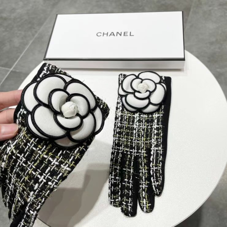 Chanel Wool and Cashmere Gloves