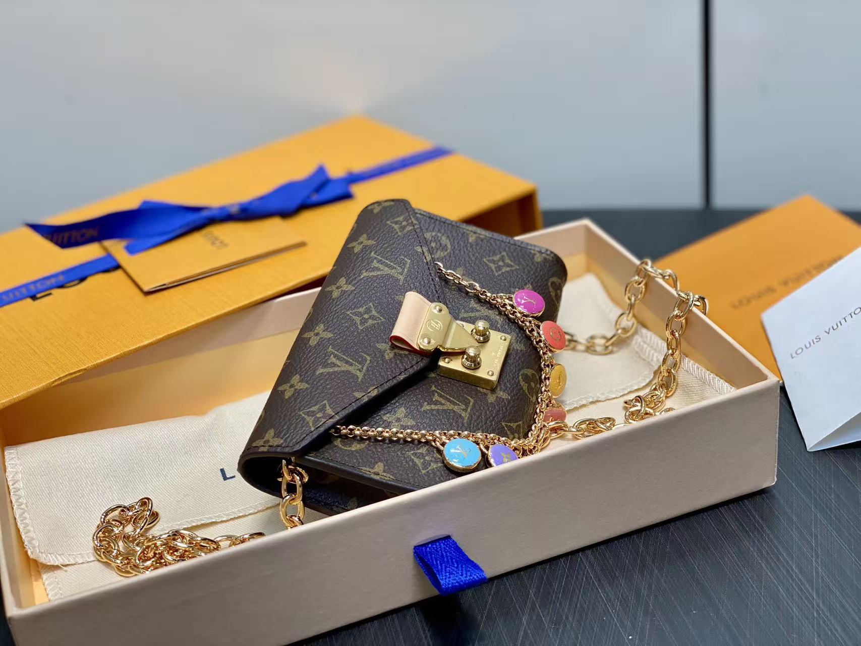 Louis Vuitton LV Pouch Metis waist bag