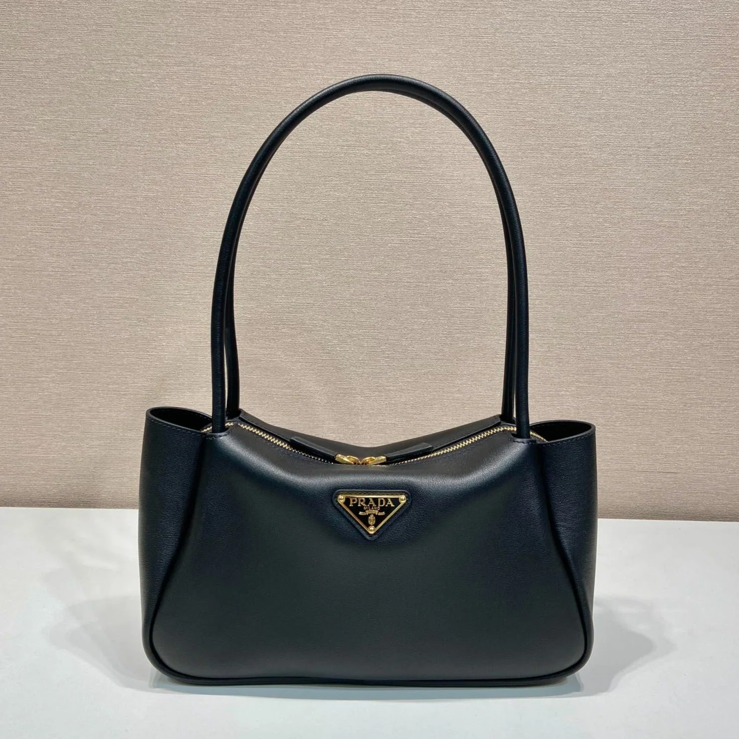 Prada  28 LARGE BLACK CALFSKIN HANDBAG