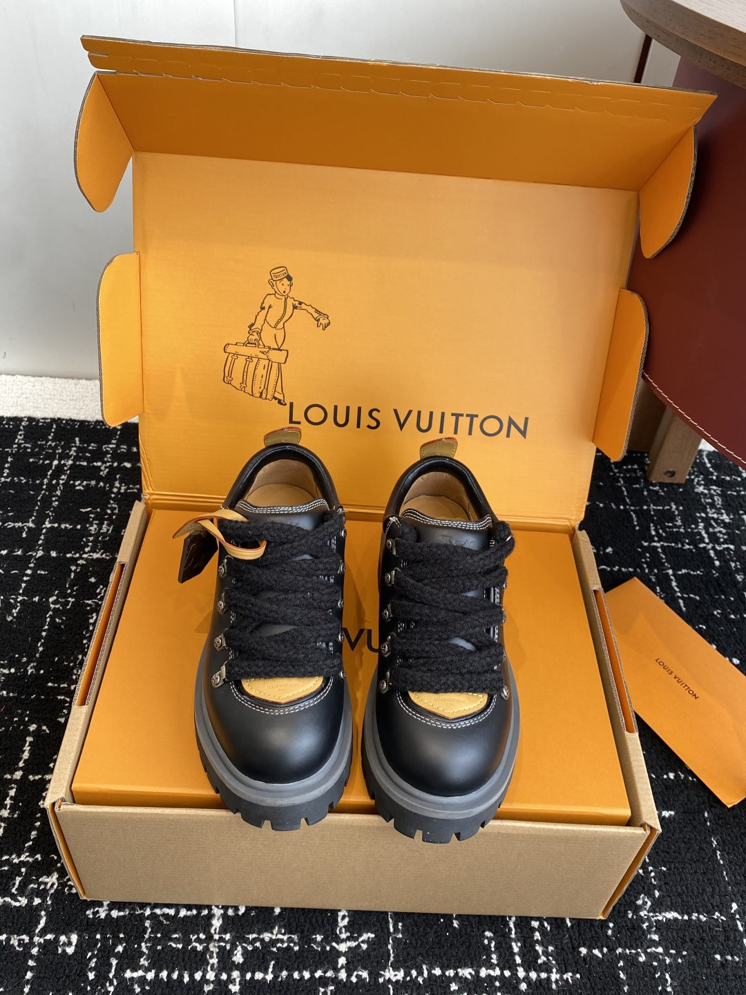 Men's LV Remix Lace-up Shoes