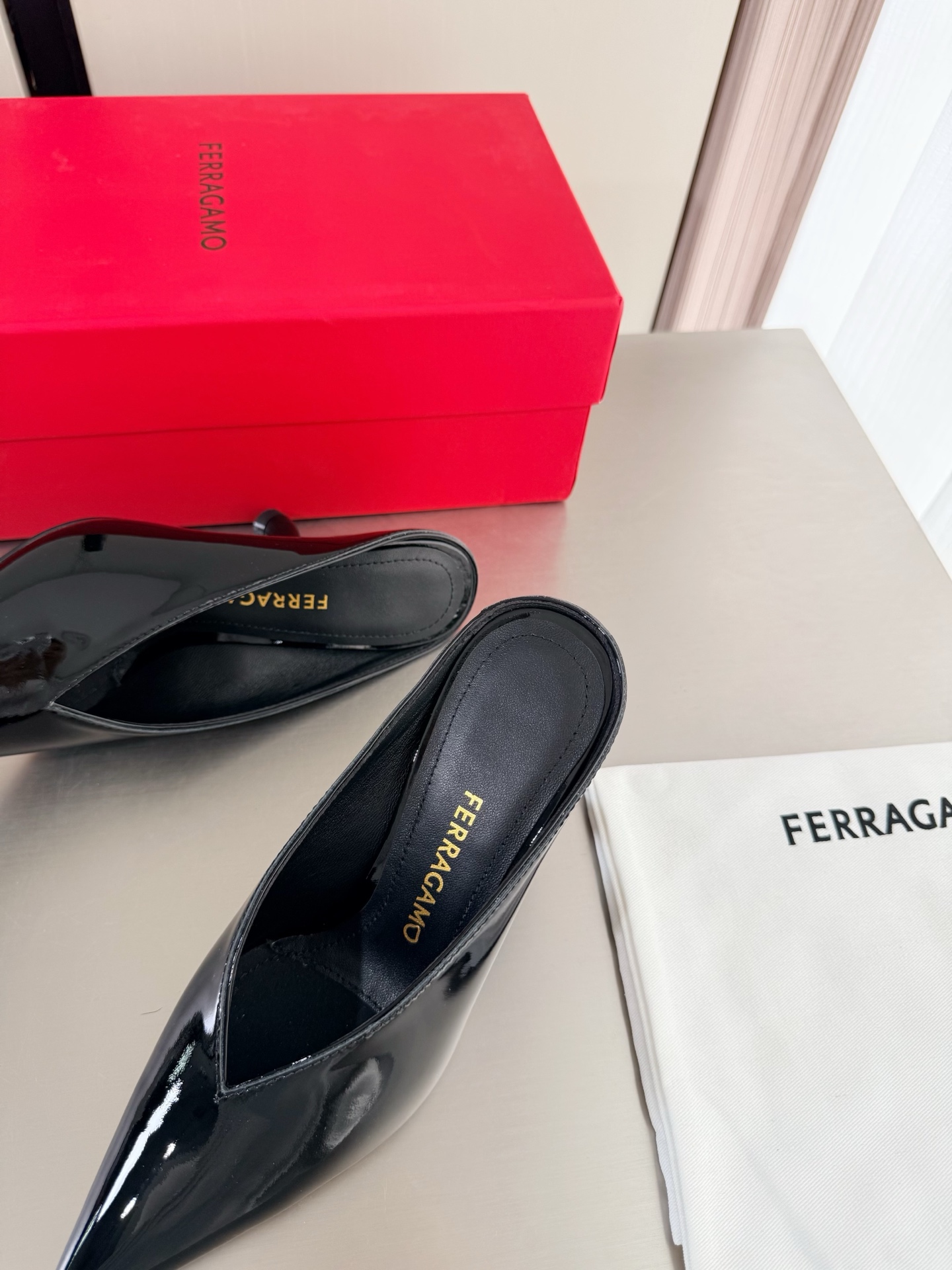 Ferragamo Shiny Leather Pointed Mule